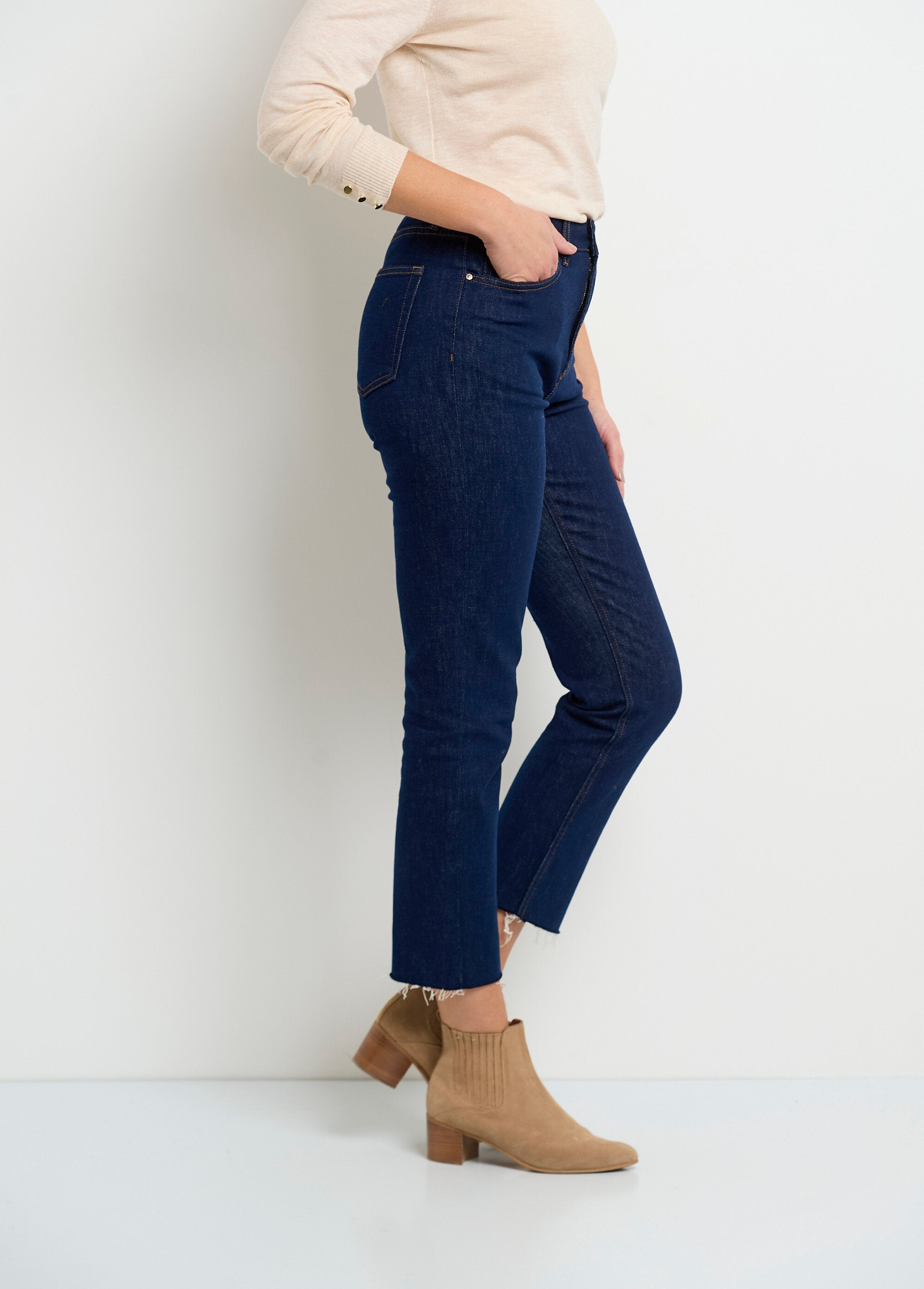 Straight_5-pocket_jeans_with_frayed_bottom_Raw_DR1_slim