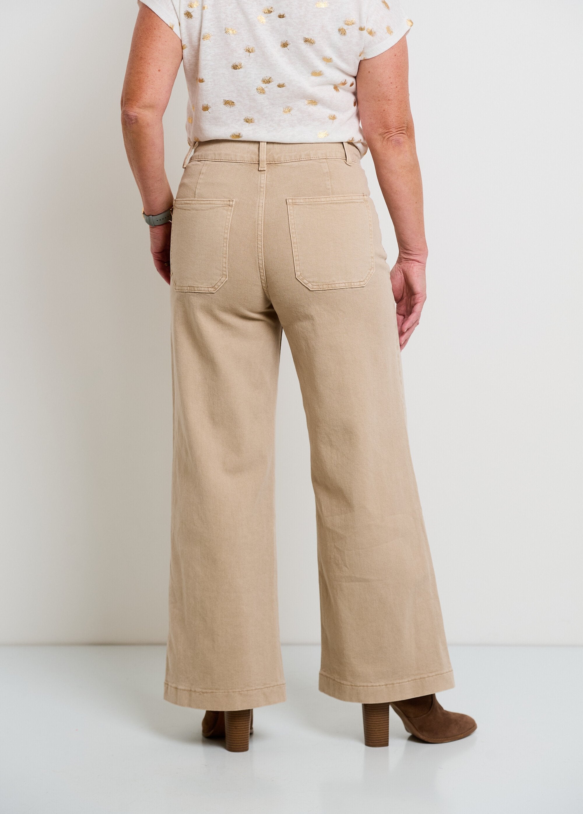 Flare_jeans_with_patch_pockets_Beige_DO1_slim