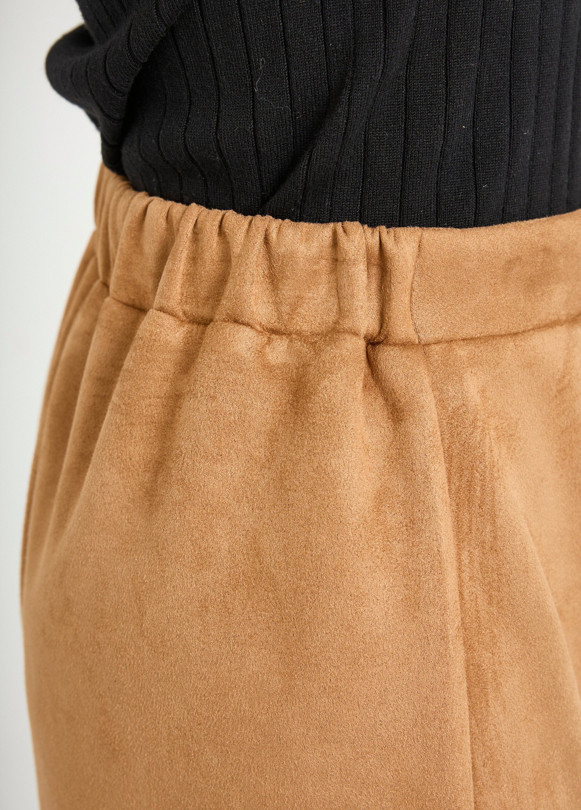 Short_straight_skirt_in_suede-effect_buttoned_fabric_camel_DE2_slim