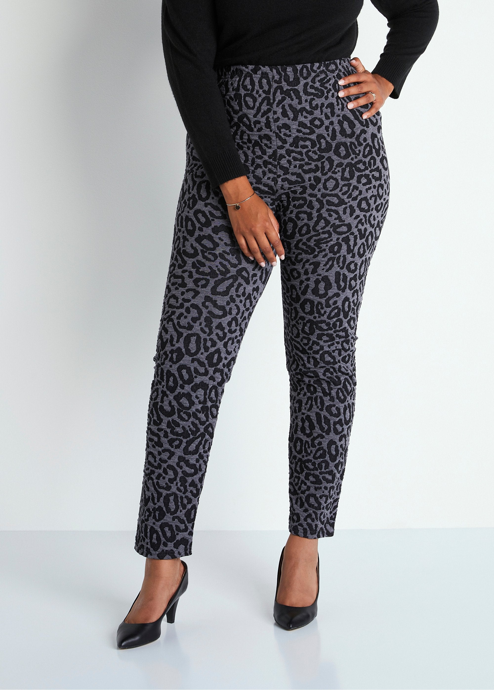 Jacquard_knit_elasticated_waist_leggings_Leopard_gray_FA1_curvy