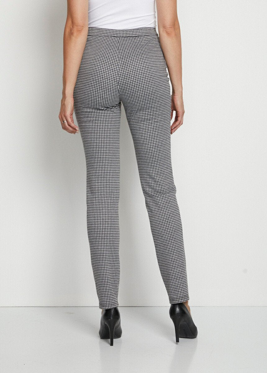 Jacquard_knit_elasticated_waist_pants_Black_and_white_DO1_slim