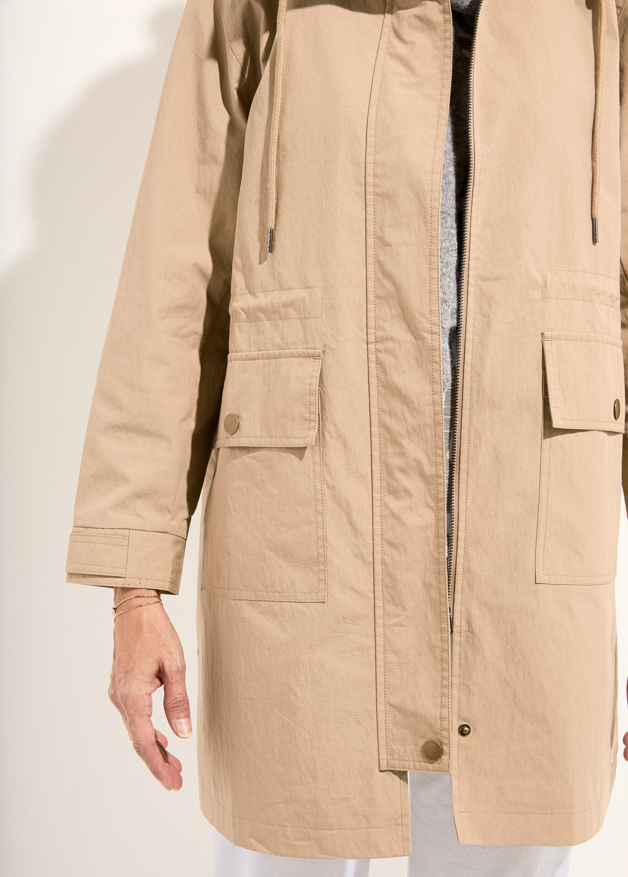 Water-repellent_hooded_zip-up_parka_with_snap_fasteners_Sand_DE2_slim
