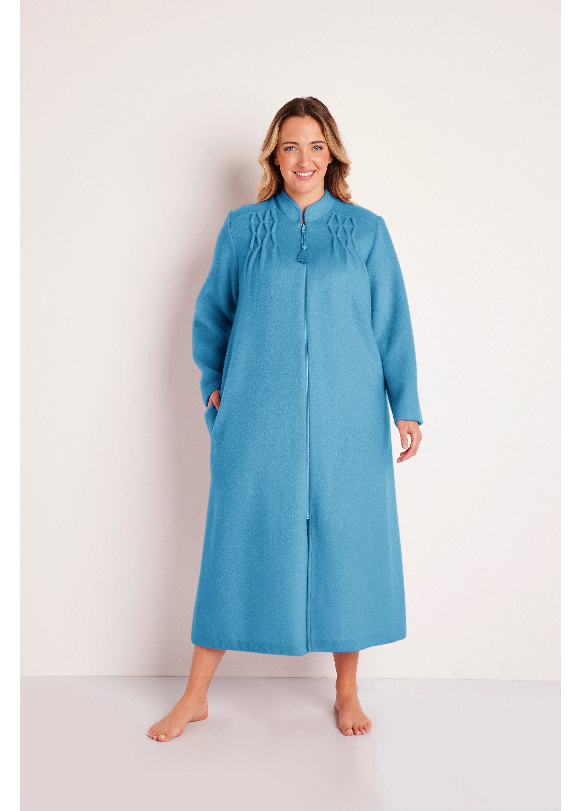 Courtelle®_zipped_knit_bathrobe_Blue_Duck_FA1_curvy