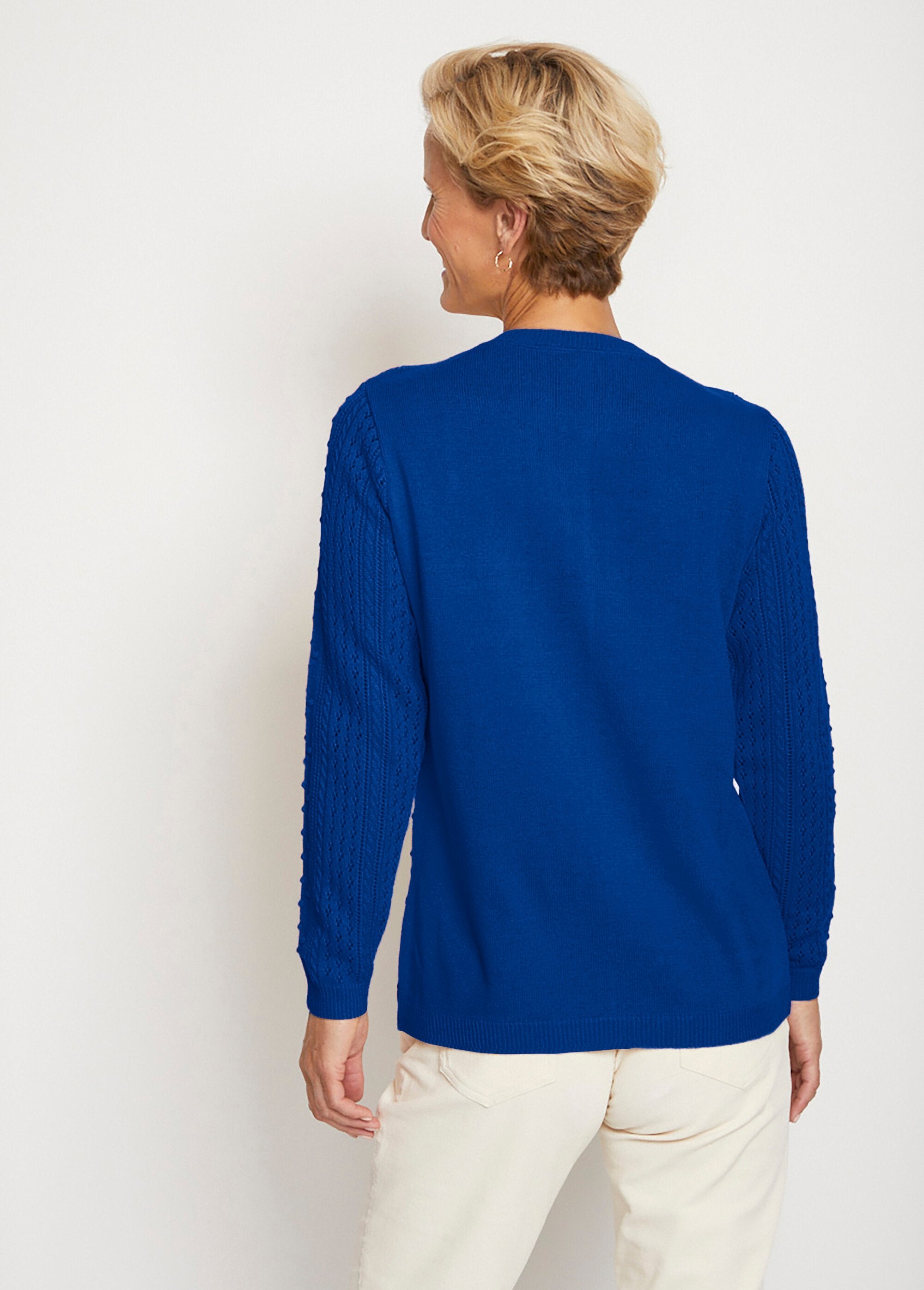 Round_neck_openwork_knit_sweater_and_balls_Blue_DO1_slim