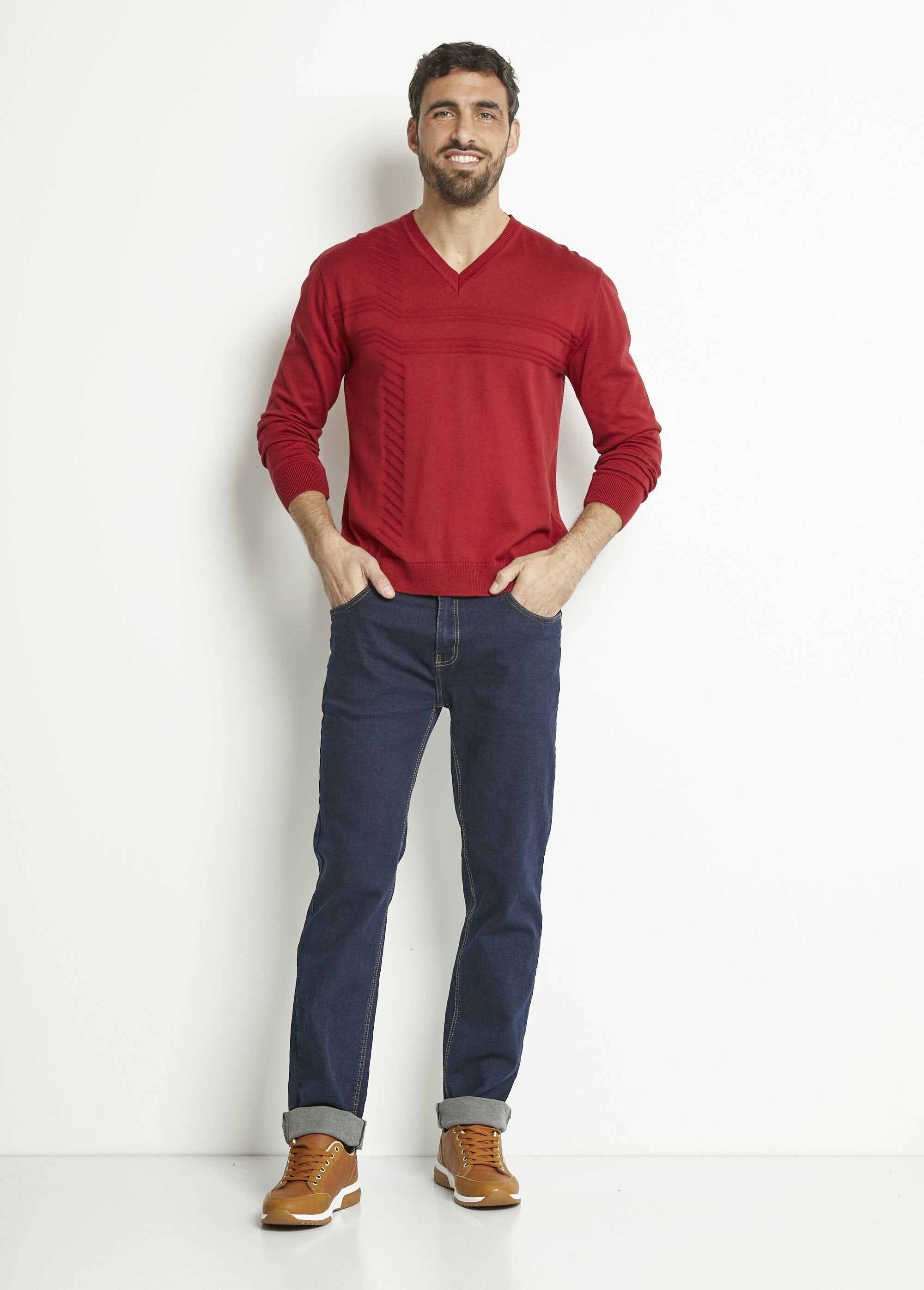 Long-sleeved_cotton_V-neck_sweater_Bordeaux_SF1_slim