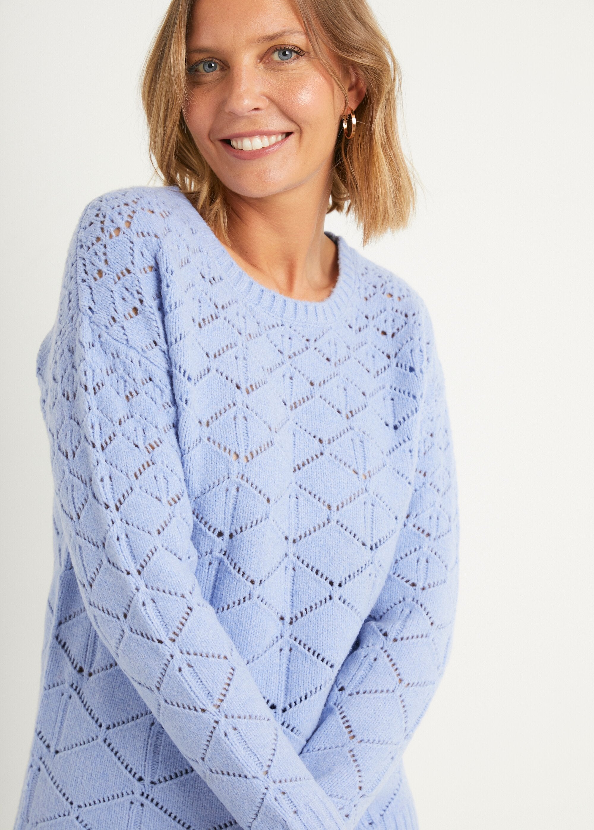 Openwork_short_sweater,_round_neck,_long_sleeves_Blue_DE1_slim