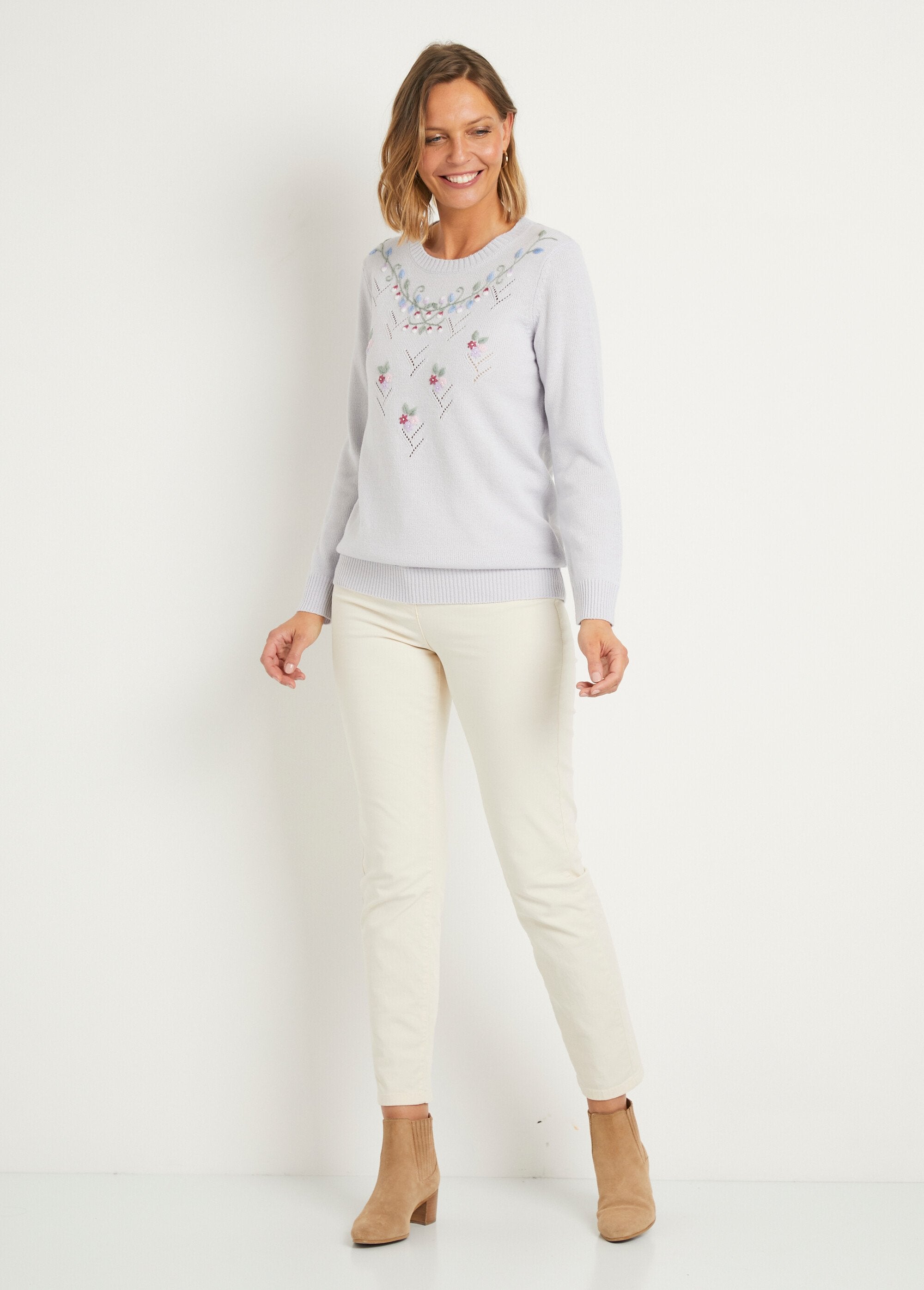 Soft_plain_embroidered_openwork_round_neck_sweater_Money_SF1_slim