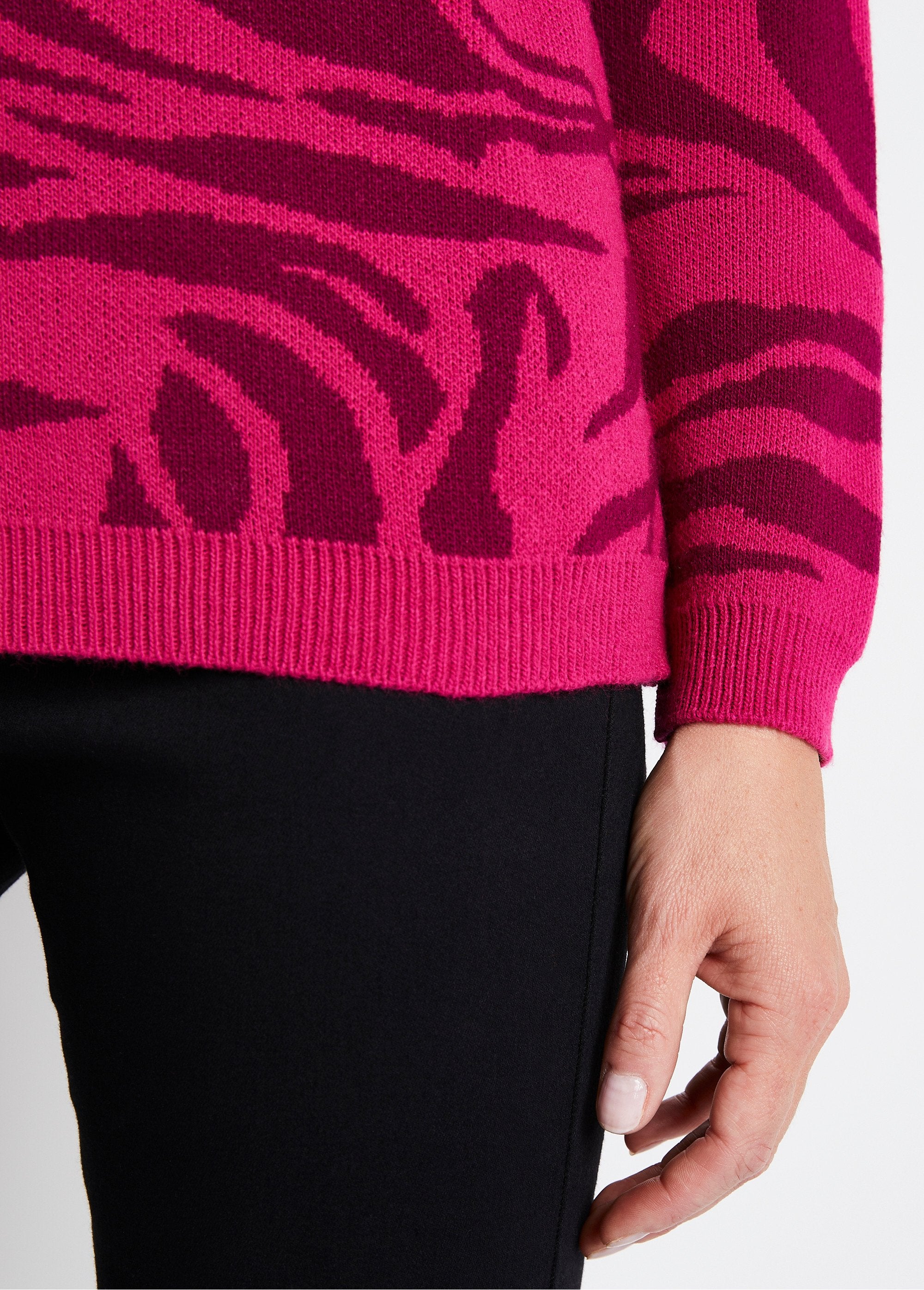 Soft_zebra_jacquard_round_neck_sweater_Fuchsia_and_blackcurrant_DE2_slim