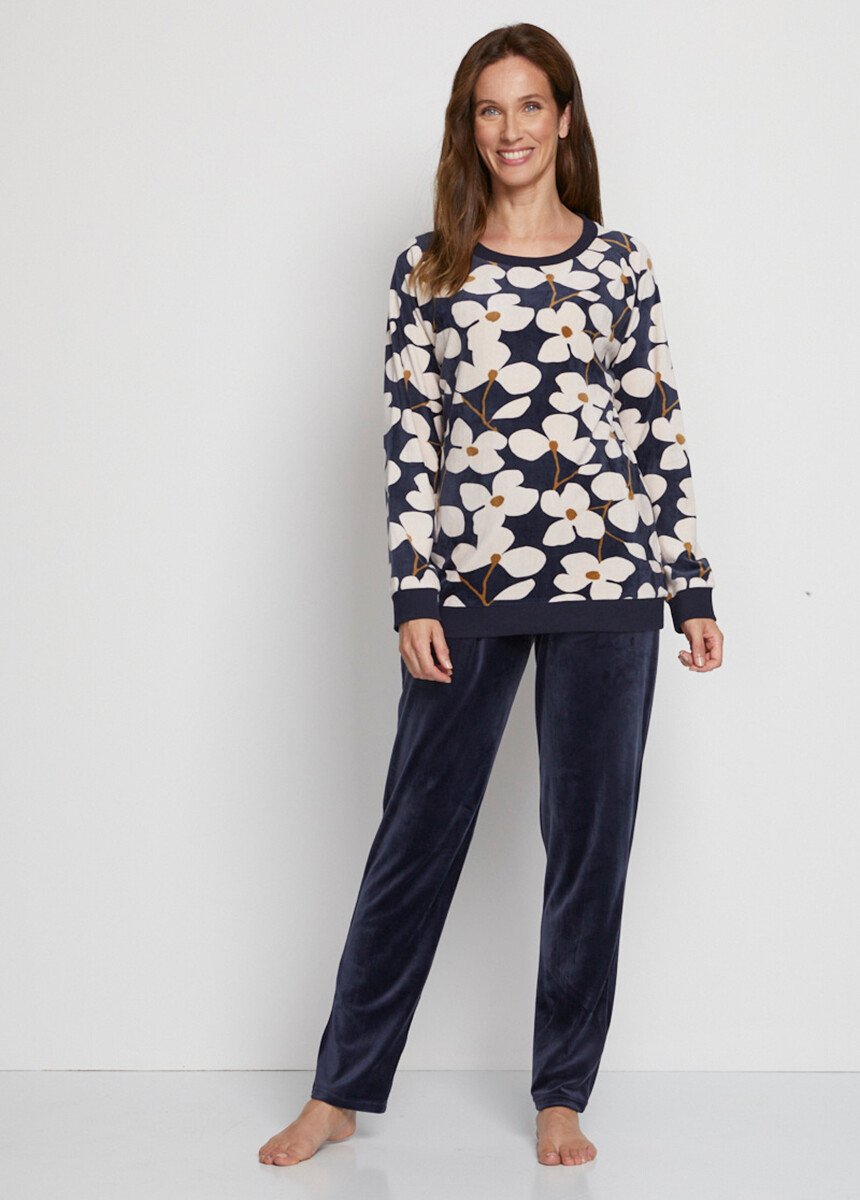 Velvet_pajamas_with_printed_top_and_plain_bottom_Printed_FA1_slim