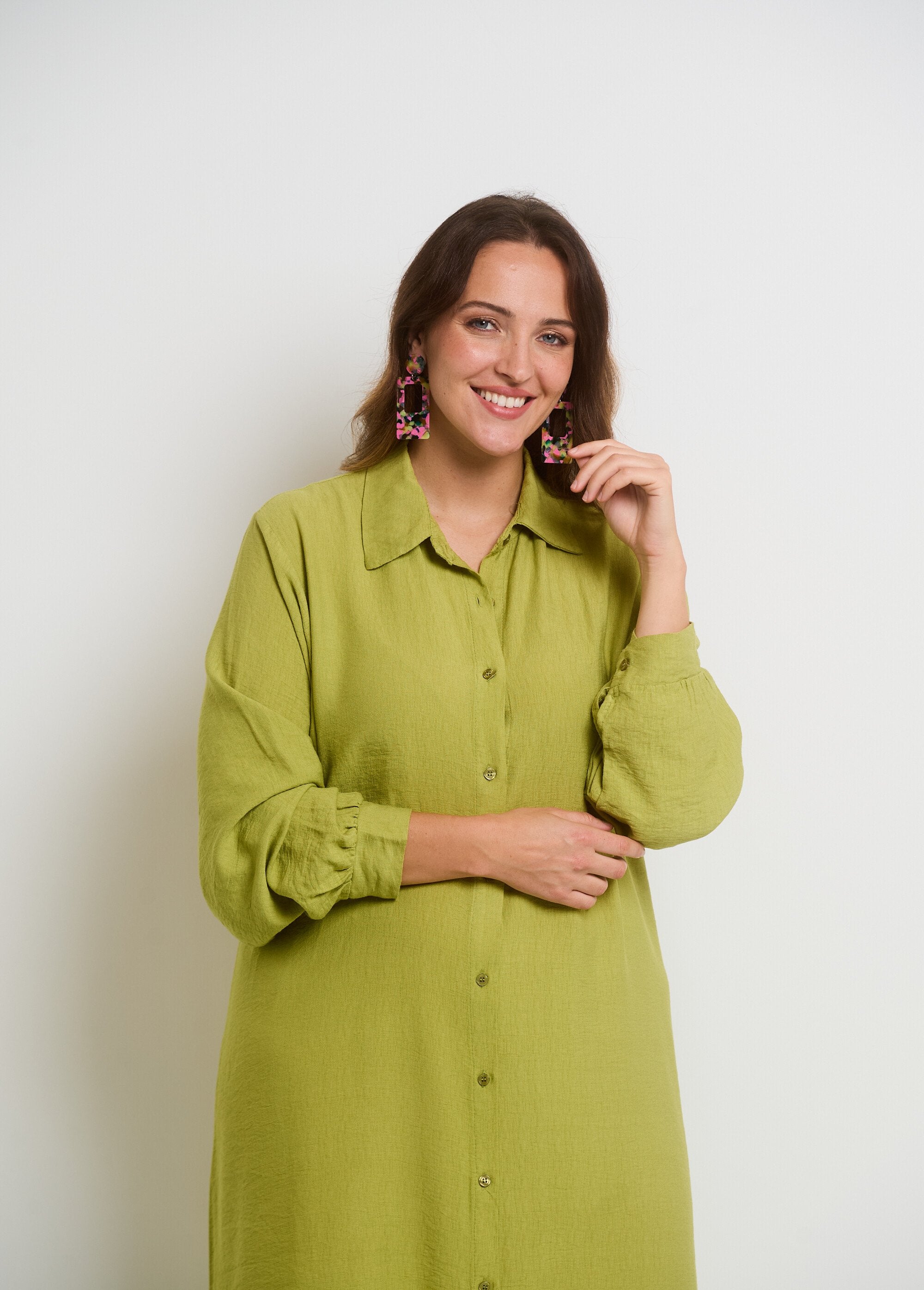 Long_sleeve_buttoned_shirt_dress_Olive_green_DE1_curvy