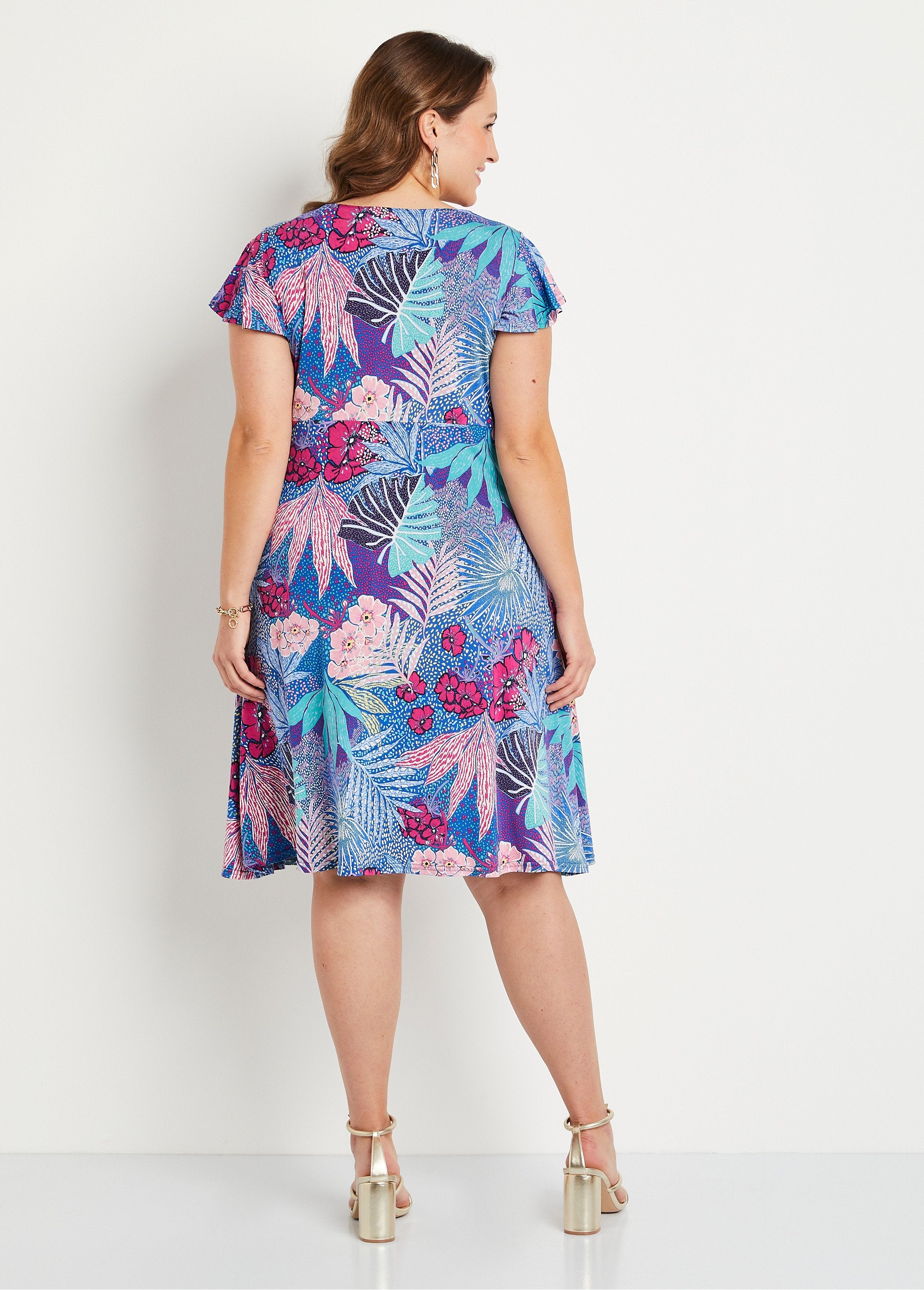 Short_flared_dress_with_draped_V-neck_Blue_and_fuchsia_DO1_curvy