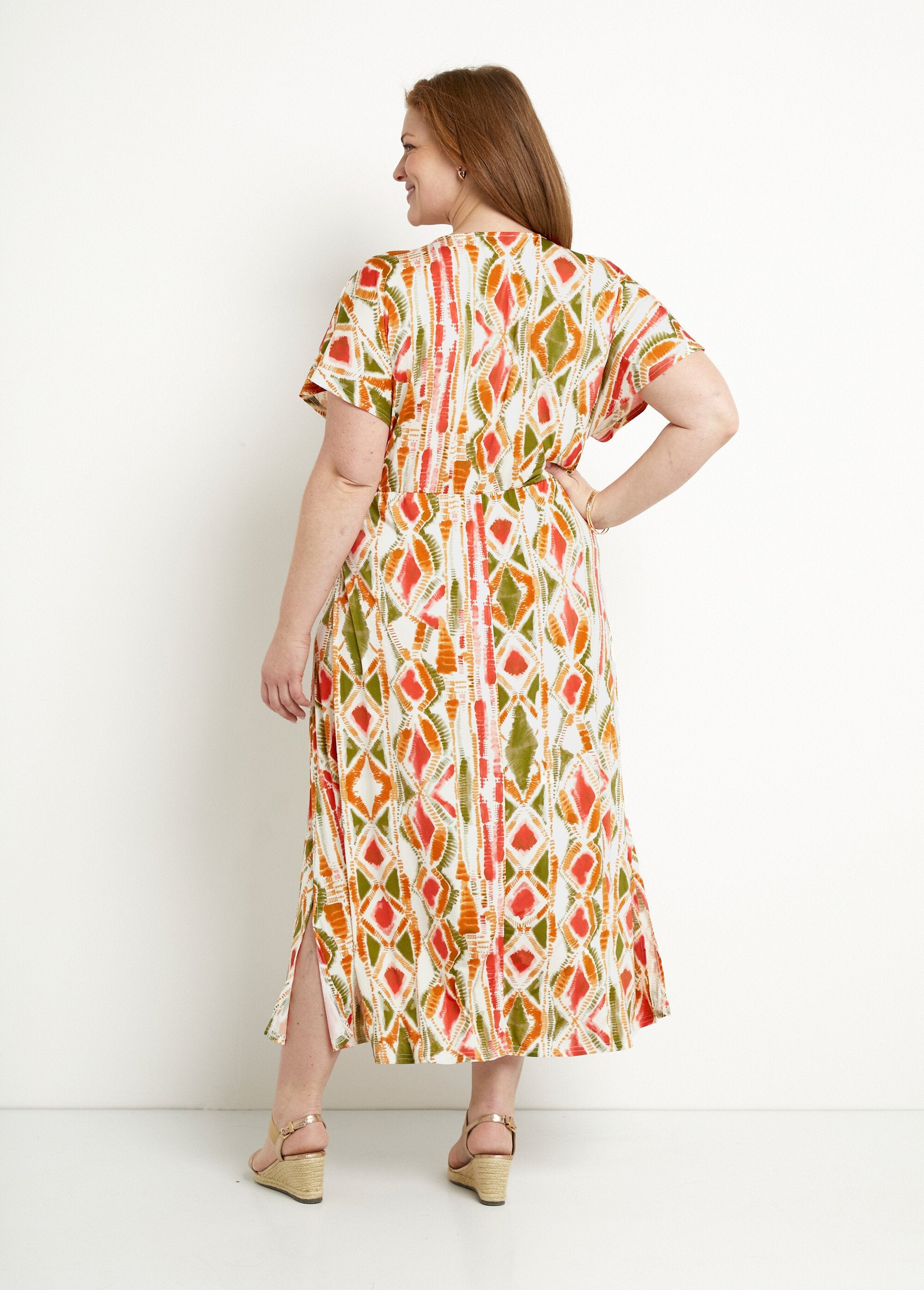 Printed_flared_V-neck_long_dress_Green_and_terracotta_DO1_curvy