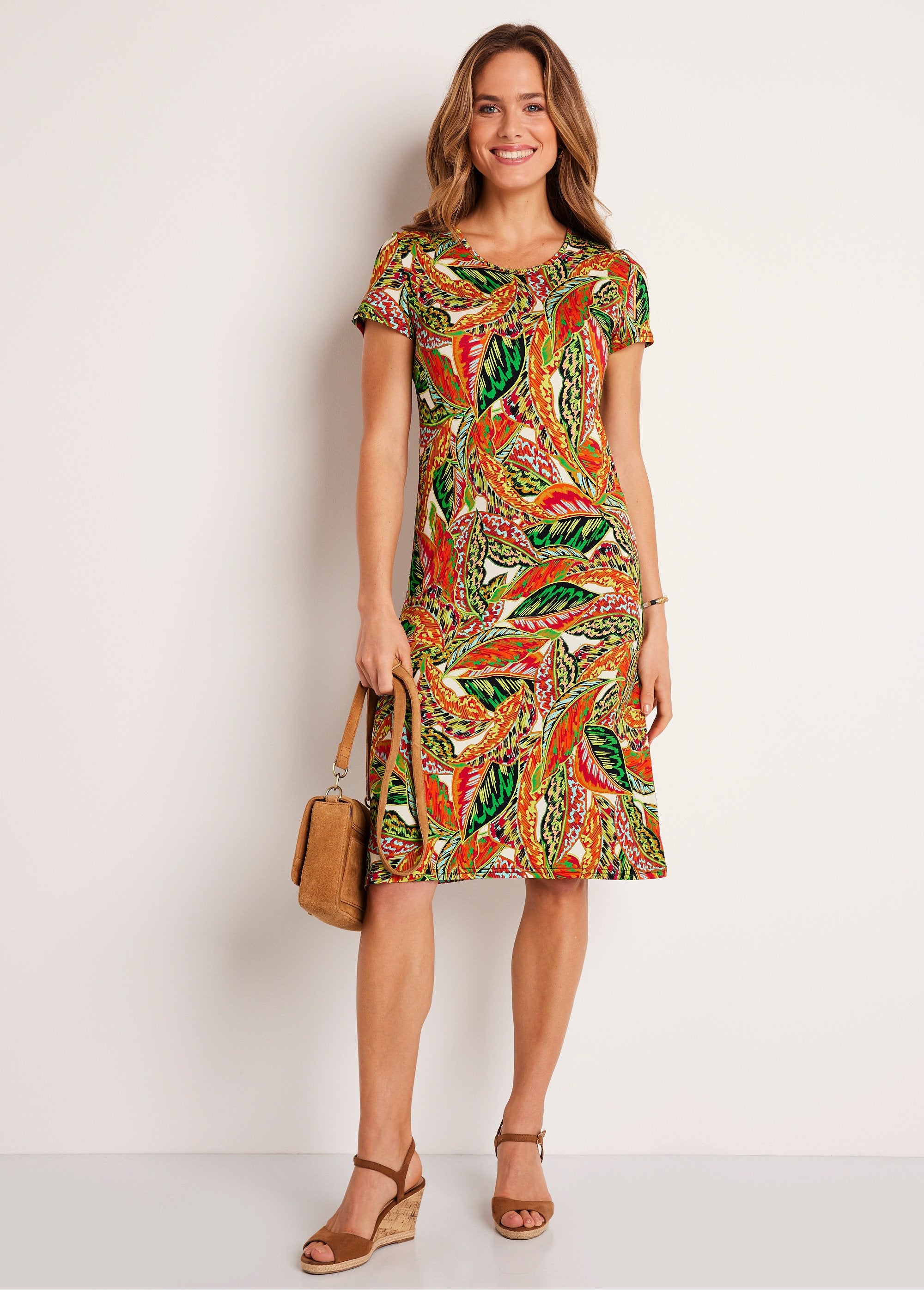 Short_straight_knit_dress_with_foliage_pattern_Green_and_red_FA1_slim