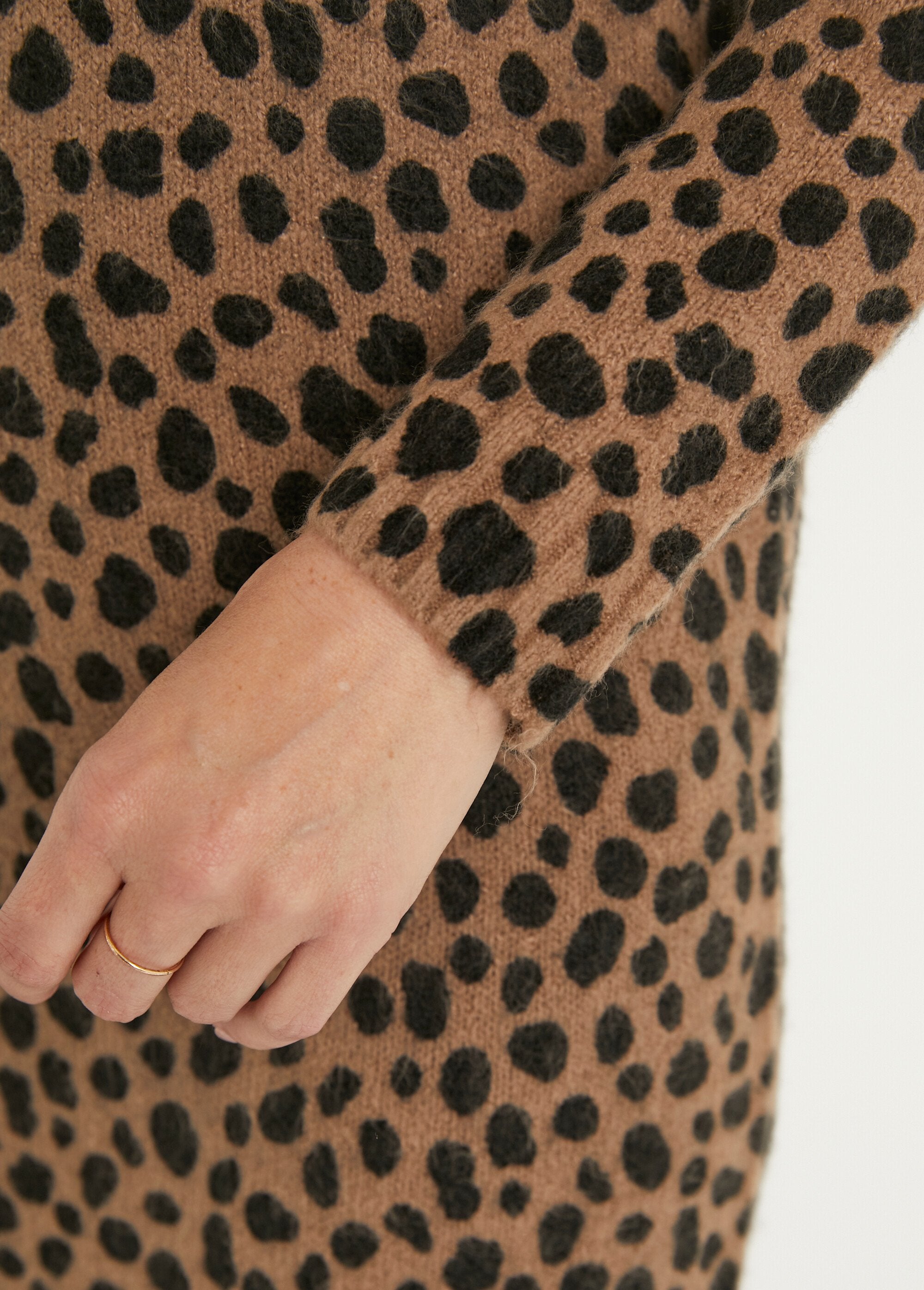 Warm_short_leopard_print_sweater_dress_Brown_and_black_DE3_slim