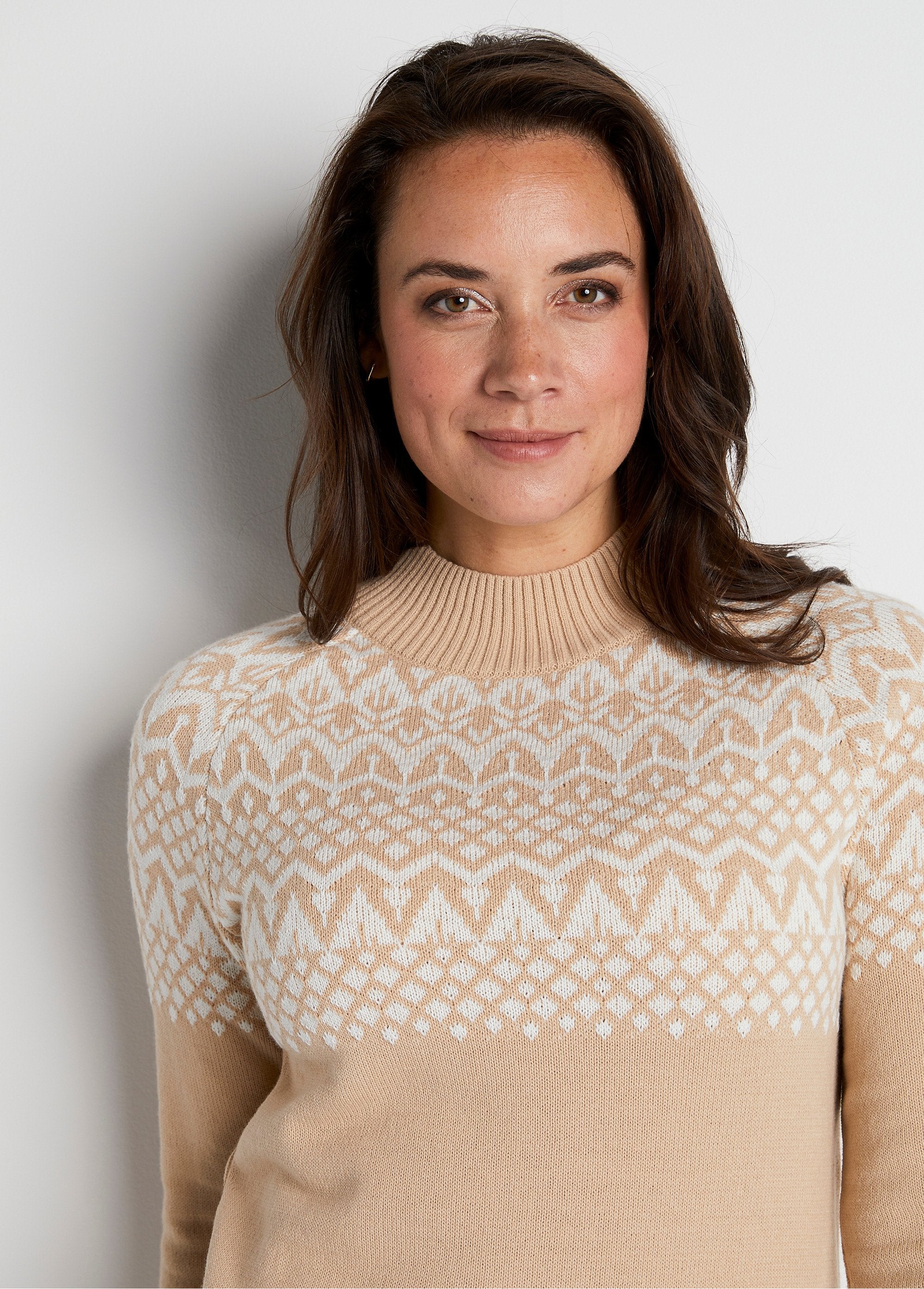 Short_jacquard_knit_sweater_dress_Beige_and_ecru_DE1_curvy