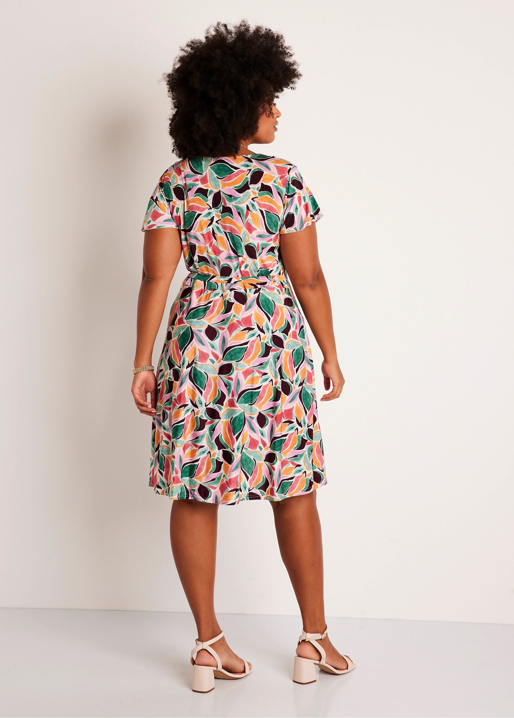 Short_printed_straight_dress_Green_and_pink_DO1_curvy