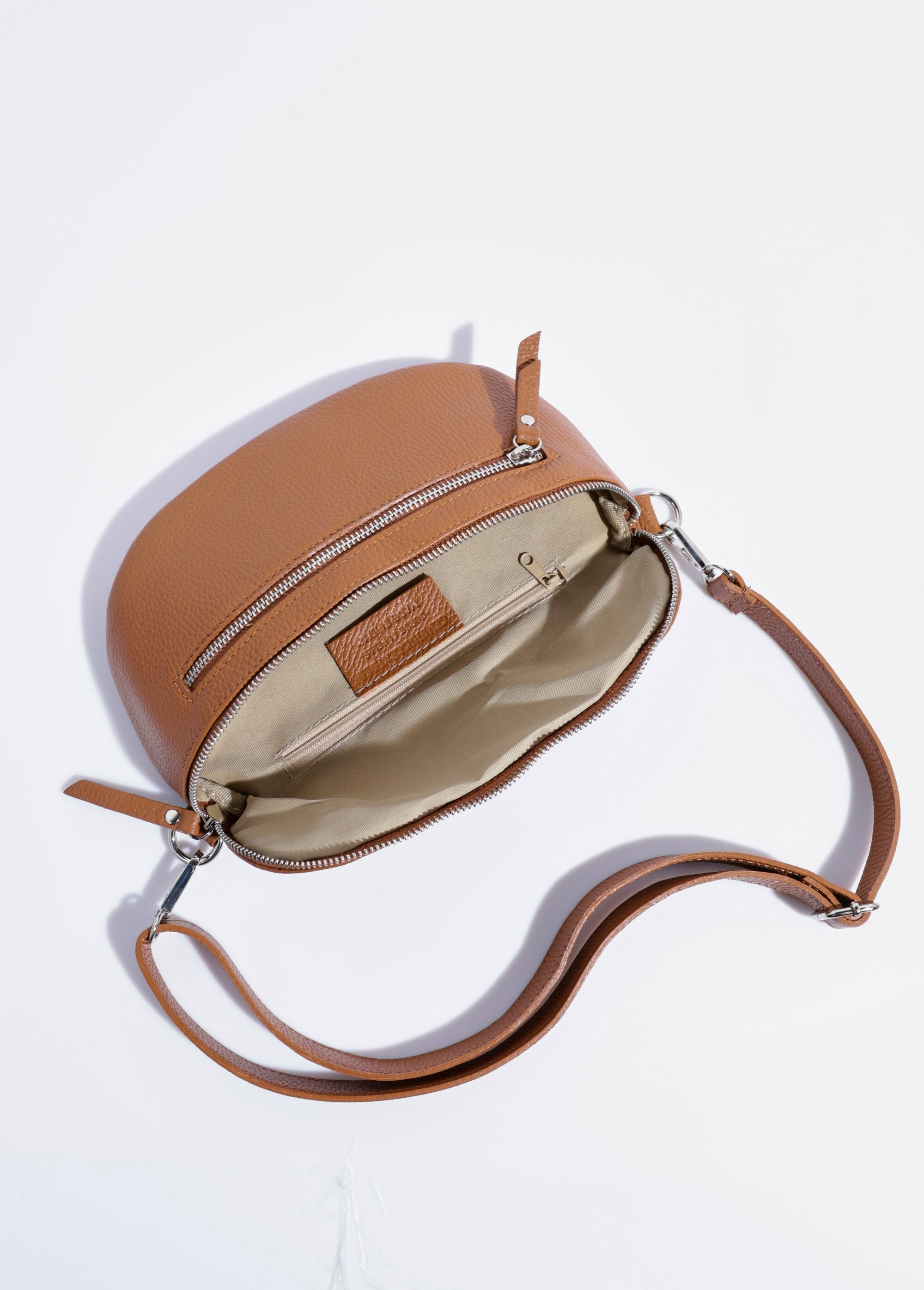 Double_zip_leather_fanny_pack_Cognac_DE1_slim