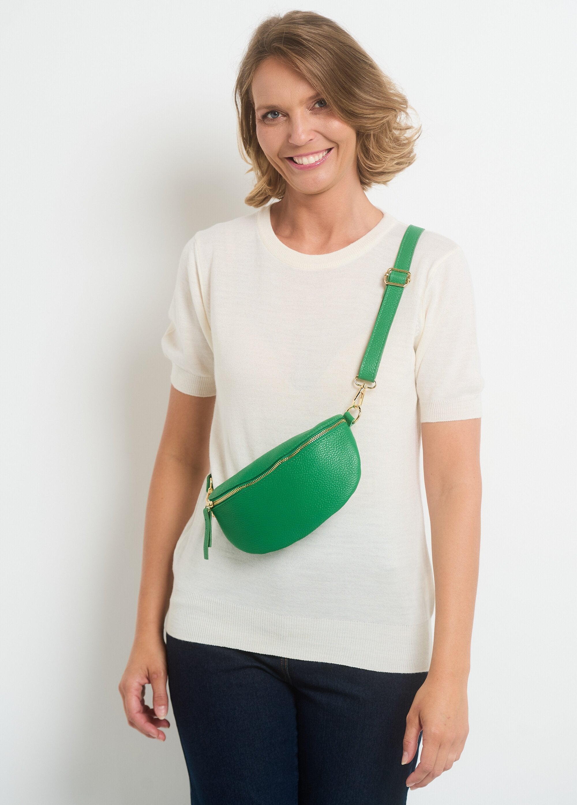 Women's_grained_leather_fanny_pack_Grass_green_FA1_slim