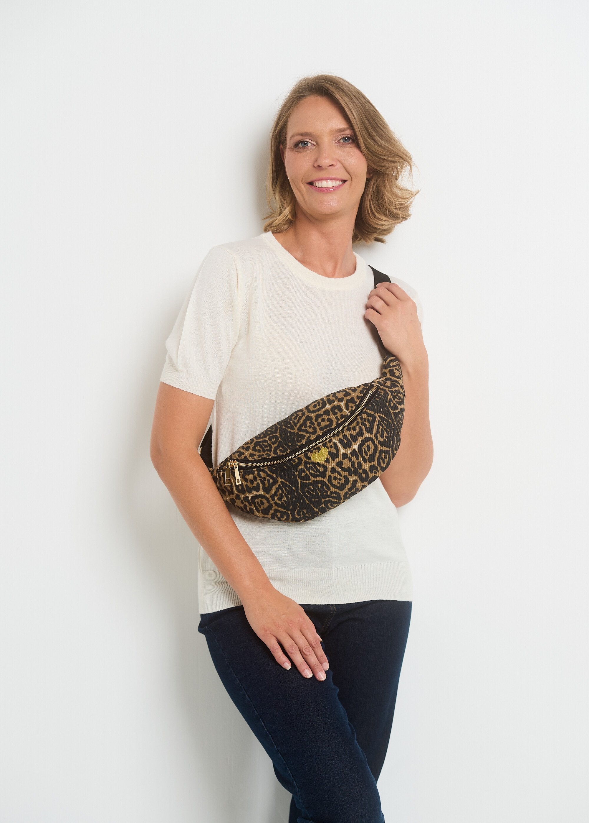 Animal_print_zipped_fanny_pack_Leopard_FA2_slim