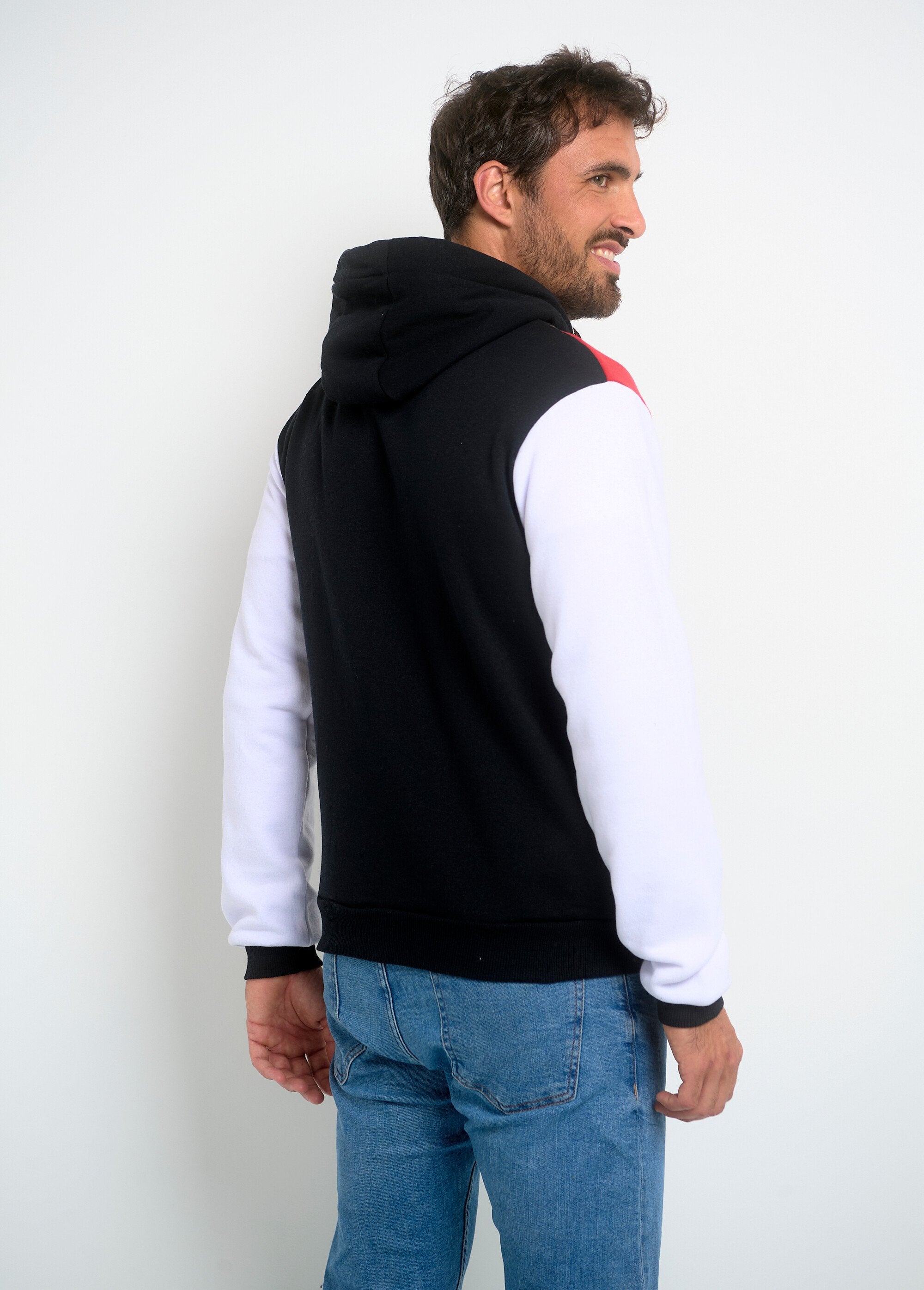 Hooded_sweatshirt_with_zipped_pockets_and_logo_Black_DO1_slim