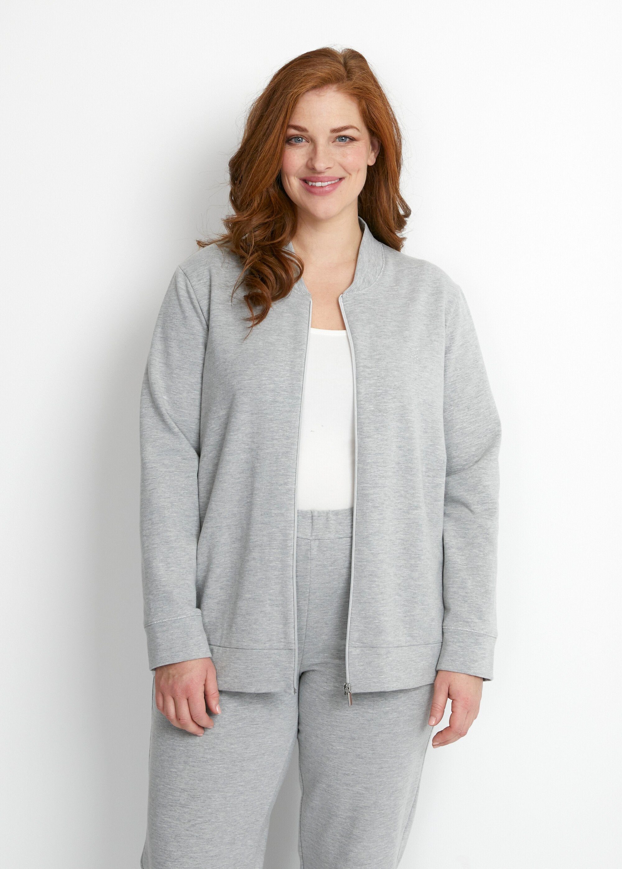 Long-sleeved_zipped_indoor_sweatshirt_Heather_gray_FA1_curvy