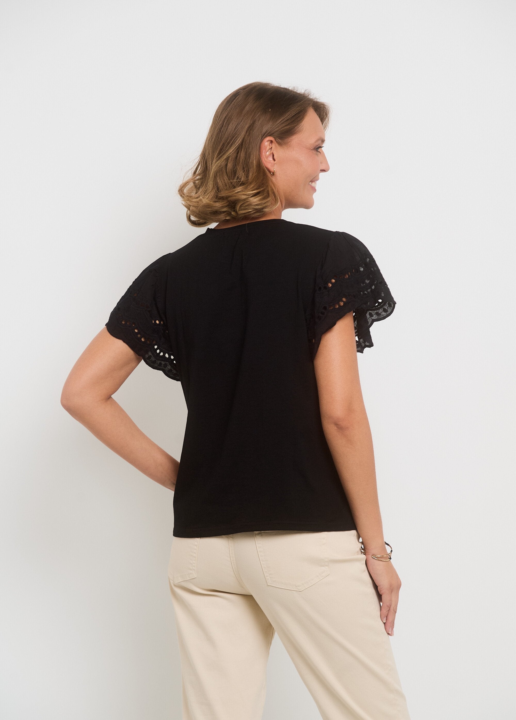 T-shirt_with_English_embroidery_sleeves_Black_DO1_slim