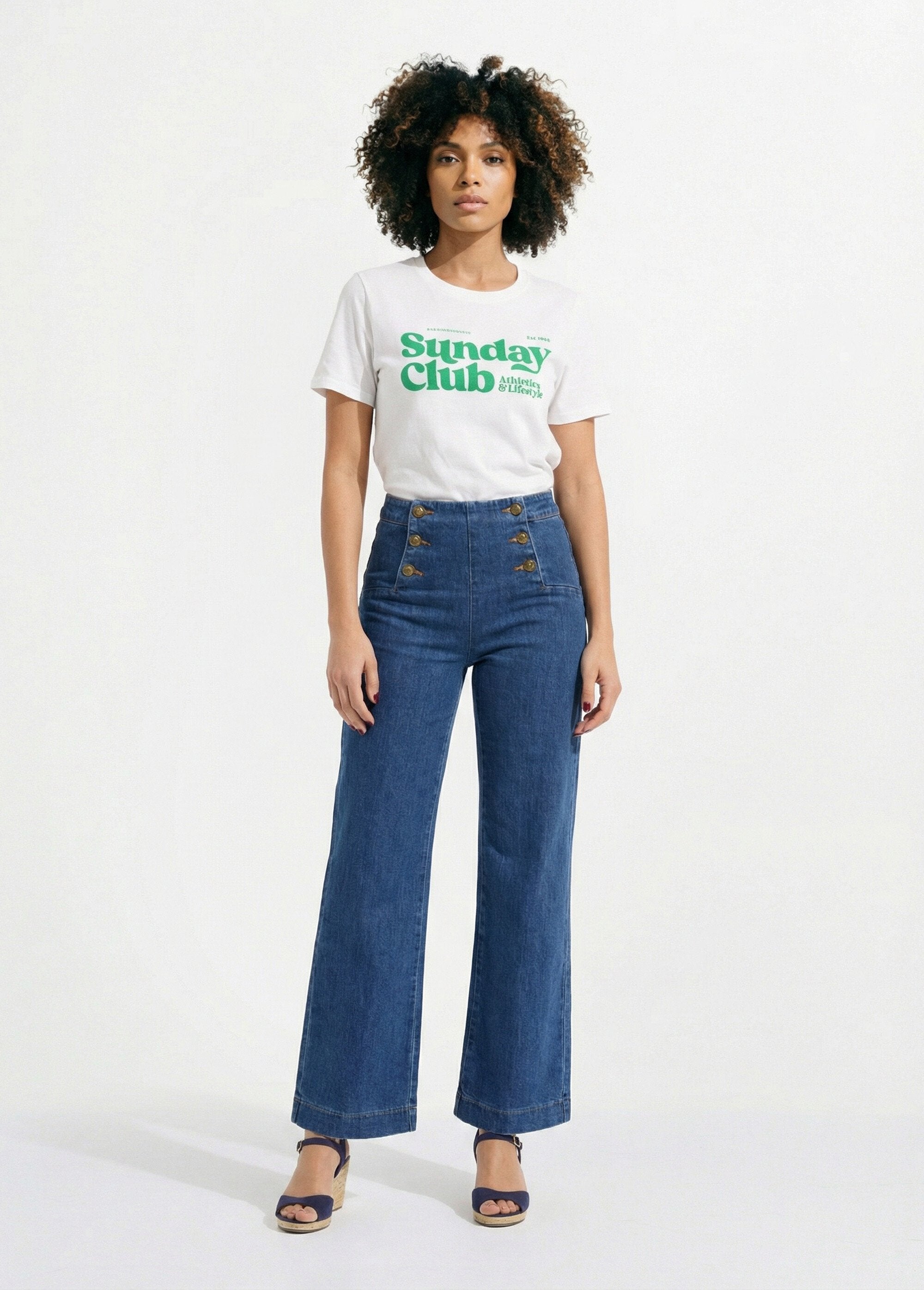 White_T-shirt_with_Sunday_Club_lettering_White_and_green_SF1_slim