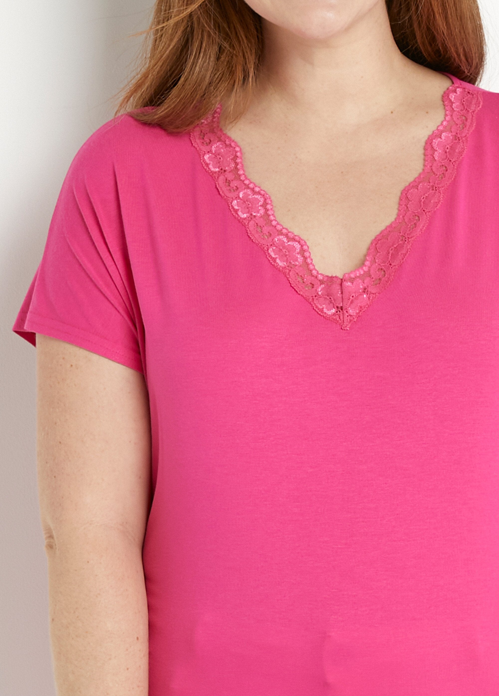 Short_stretch_lace_t-shirt_Fuchsia_DE1_curvy