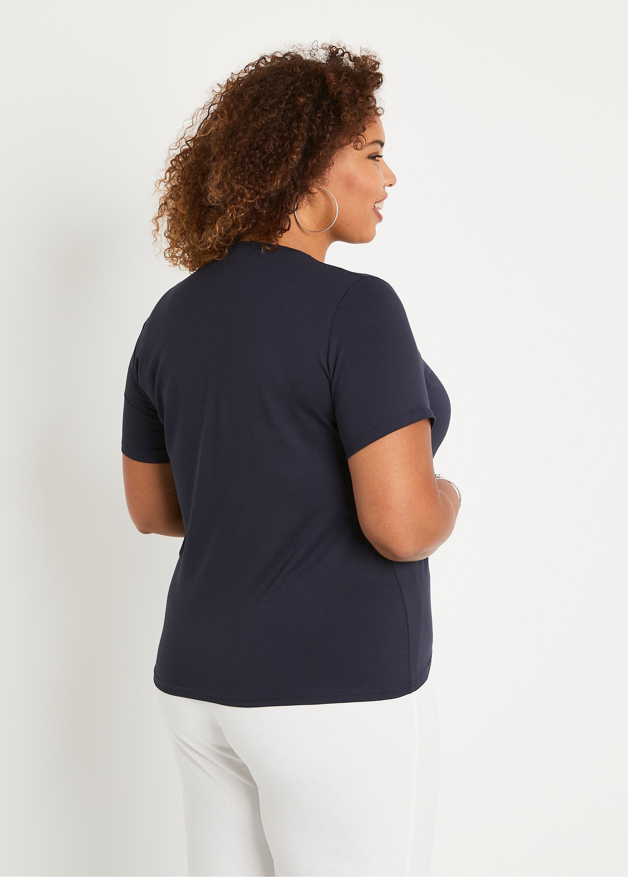 Short-sleeved_cropped_t-shirt_Marine_DO1_curvy