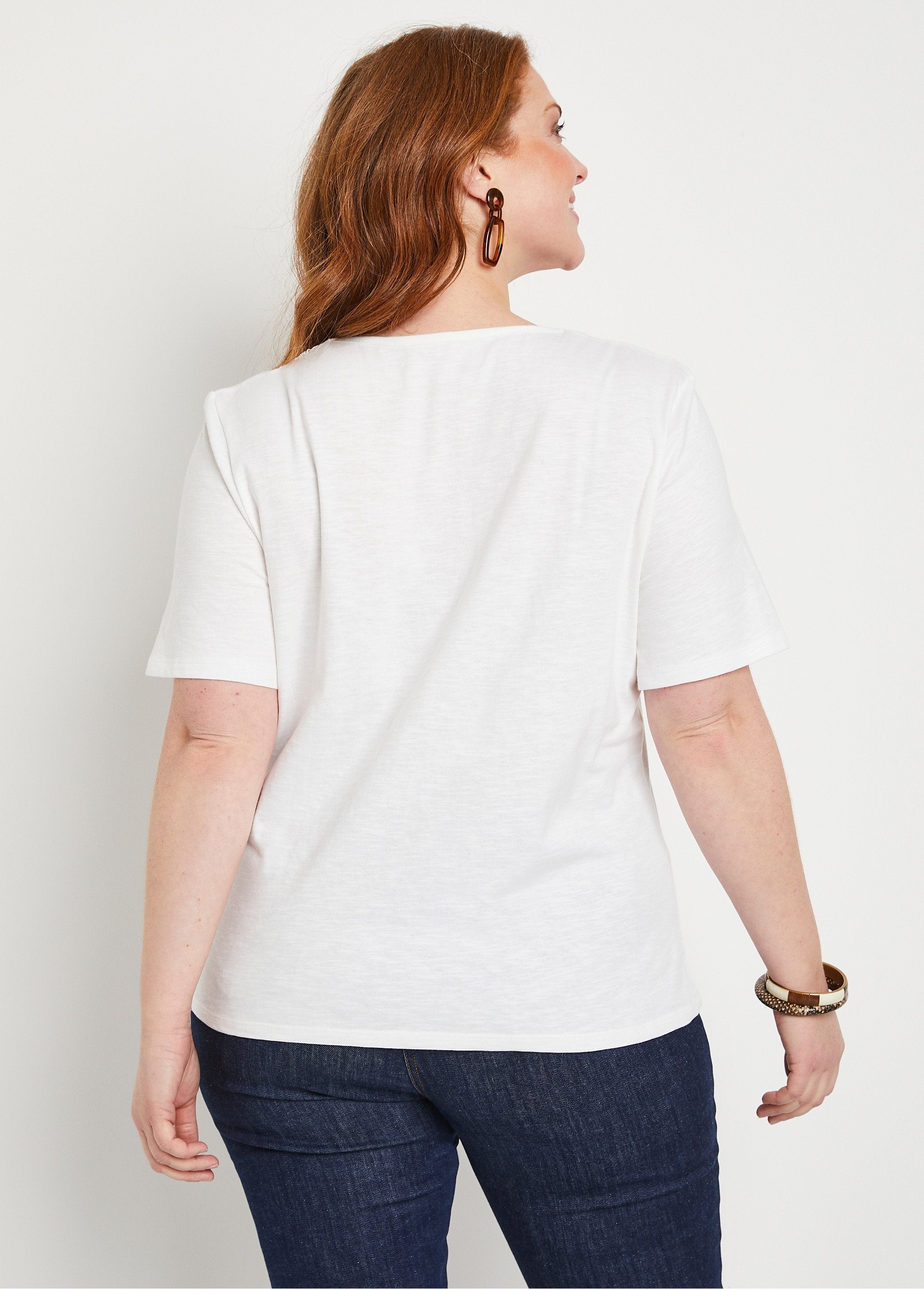 Short-sleeved_cotton_and_macramé_T-shirt_White_DO1_curvy