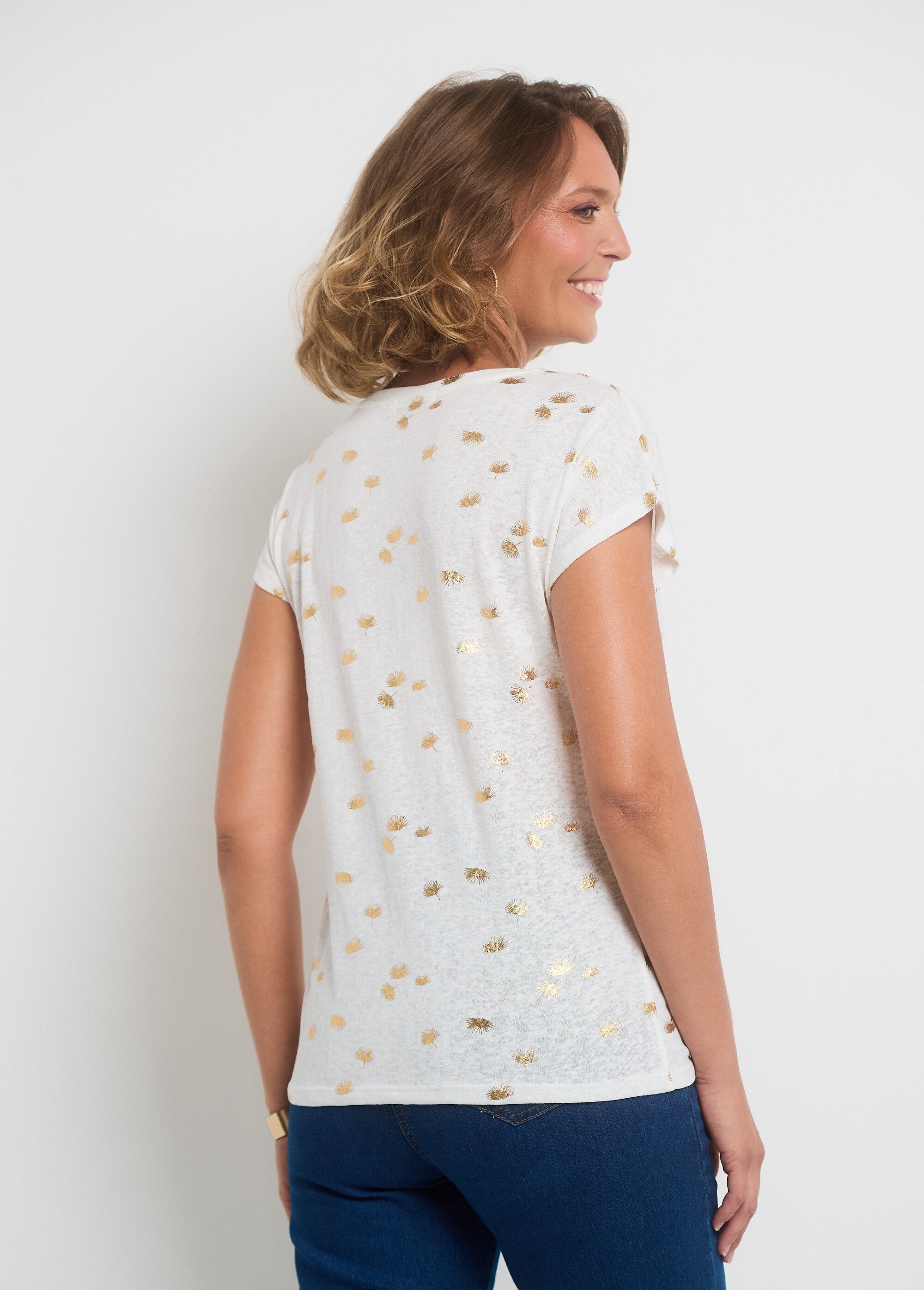 Short-sleeved_T-shirt_with_gold_patterns_Ecru_DO1_slim