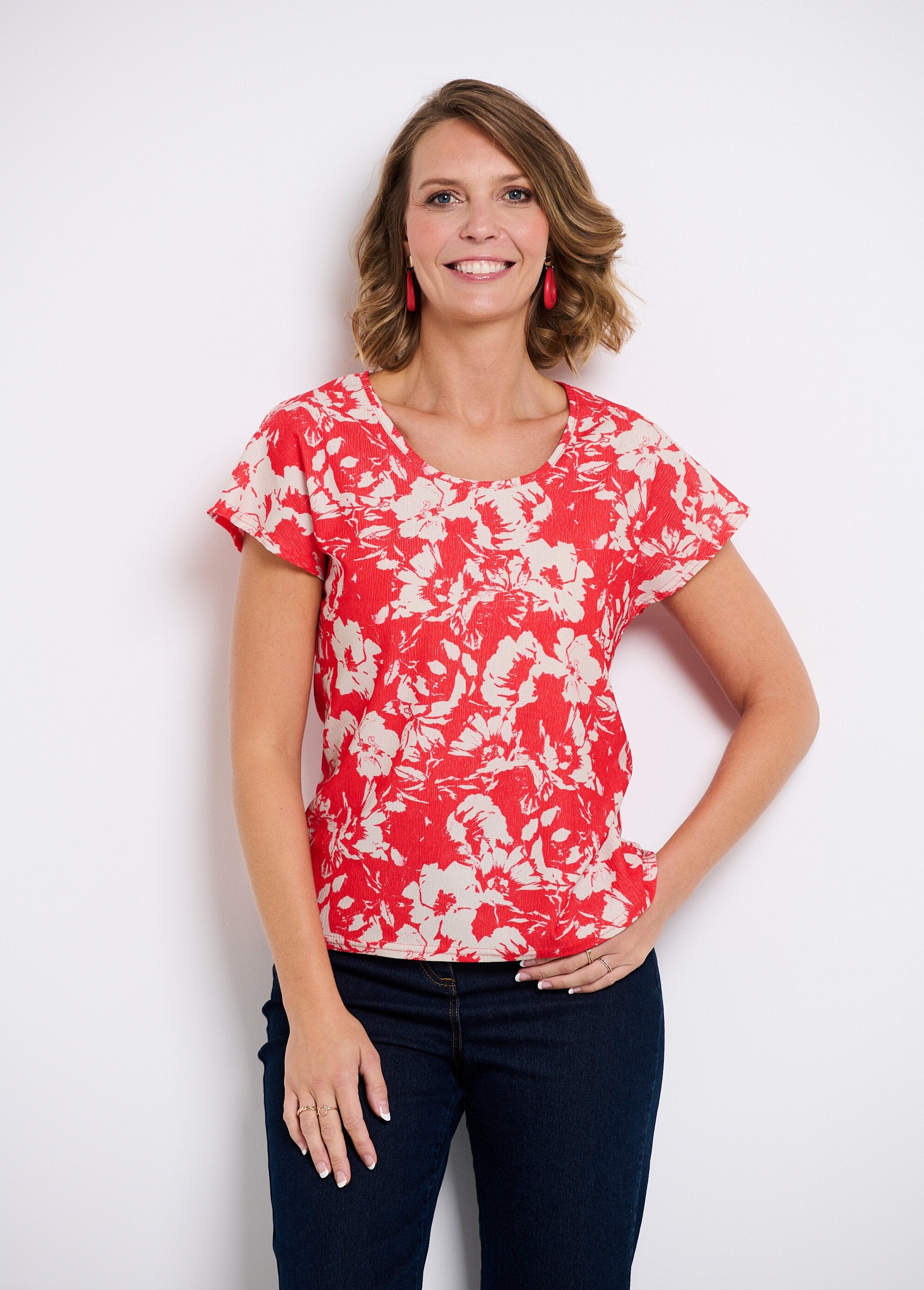 Plain_or_floral_print_short-sleeved_T-shirt_Red_and_beige_FA1_slim