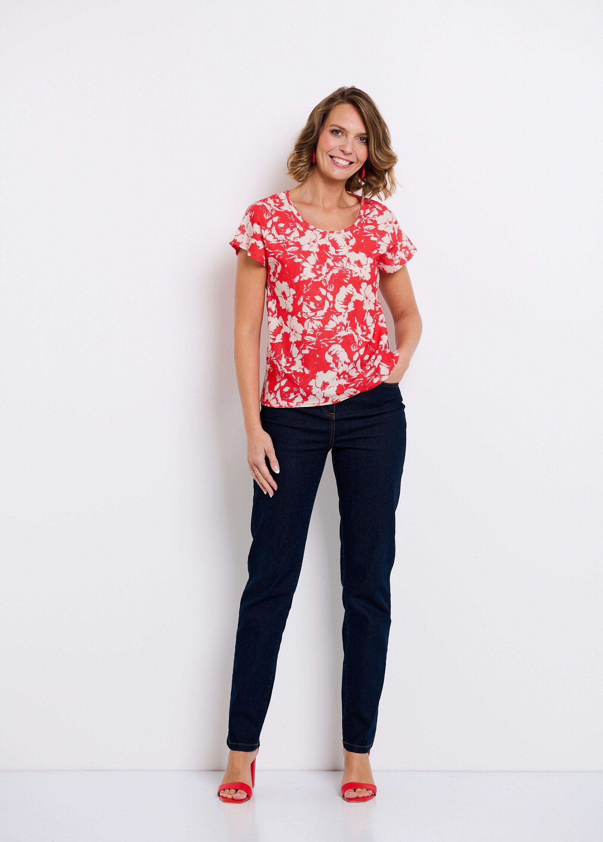 Plain_or_floral_print_short-sleeved_T-shirt_Red_and_beige_SF1_slim