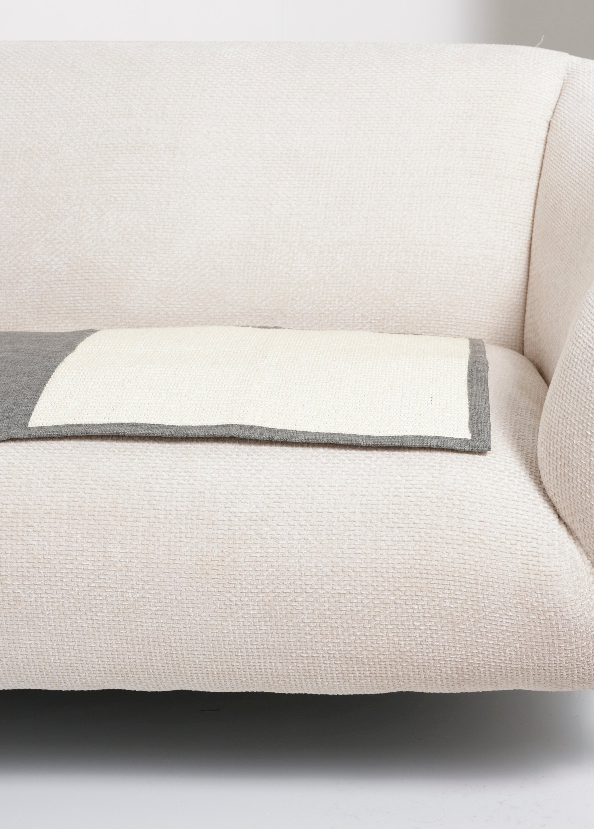 Portable_scratching_mat_for_sofa_Gray_DE3_slim