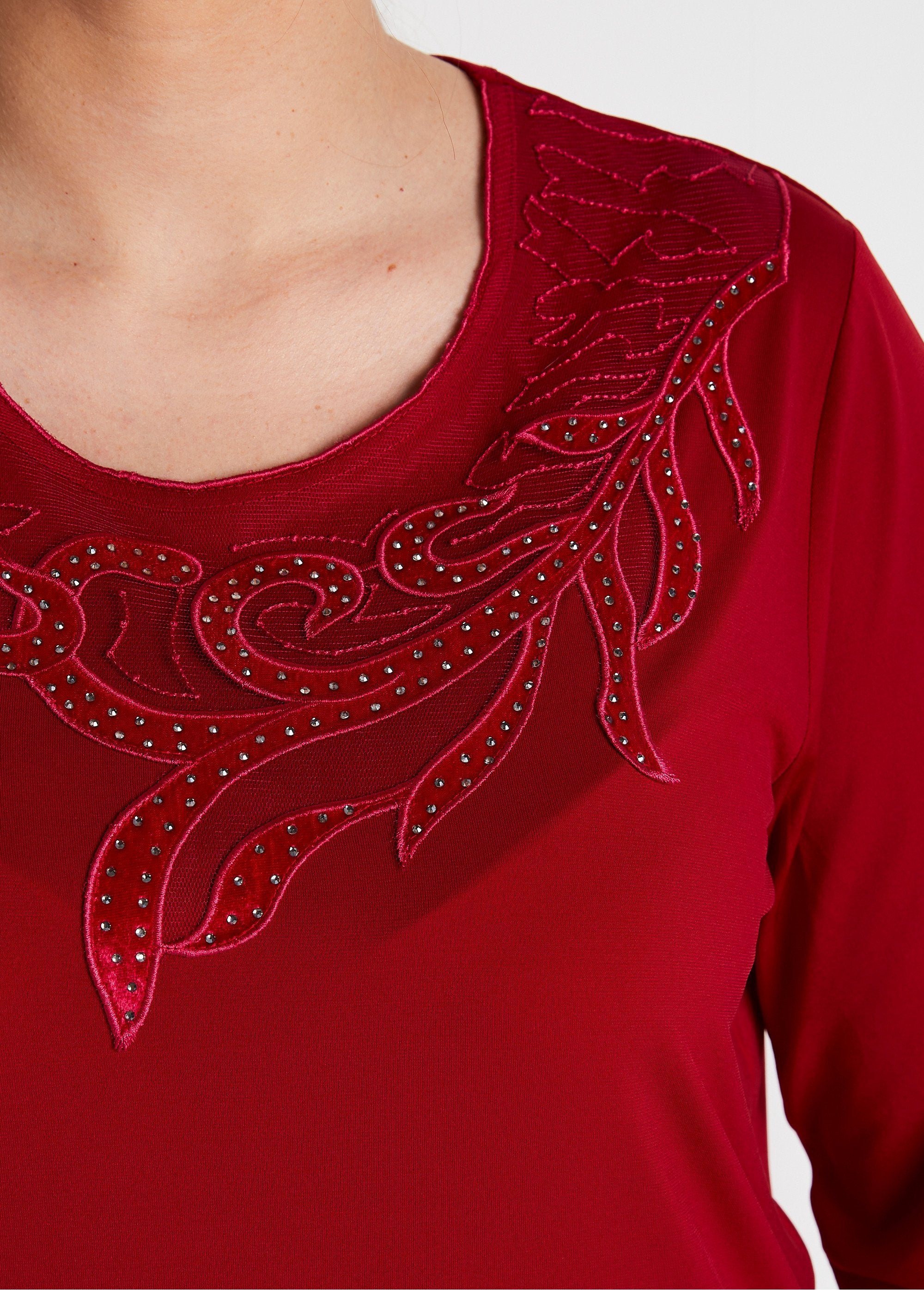 Short_round_neck_rhinestone_embroidered_fishnet_t-shirt_Red_DE2_curvy