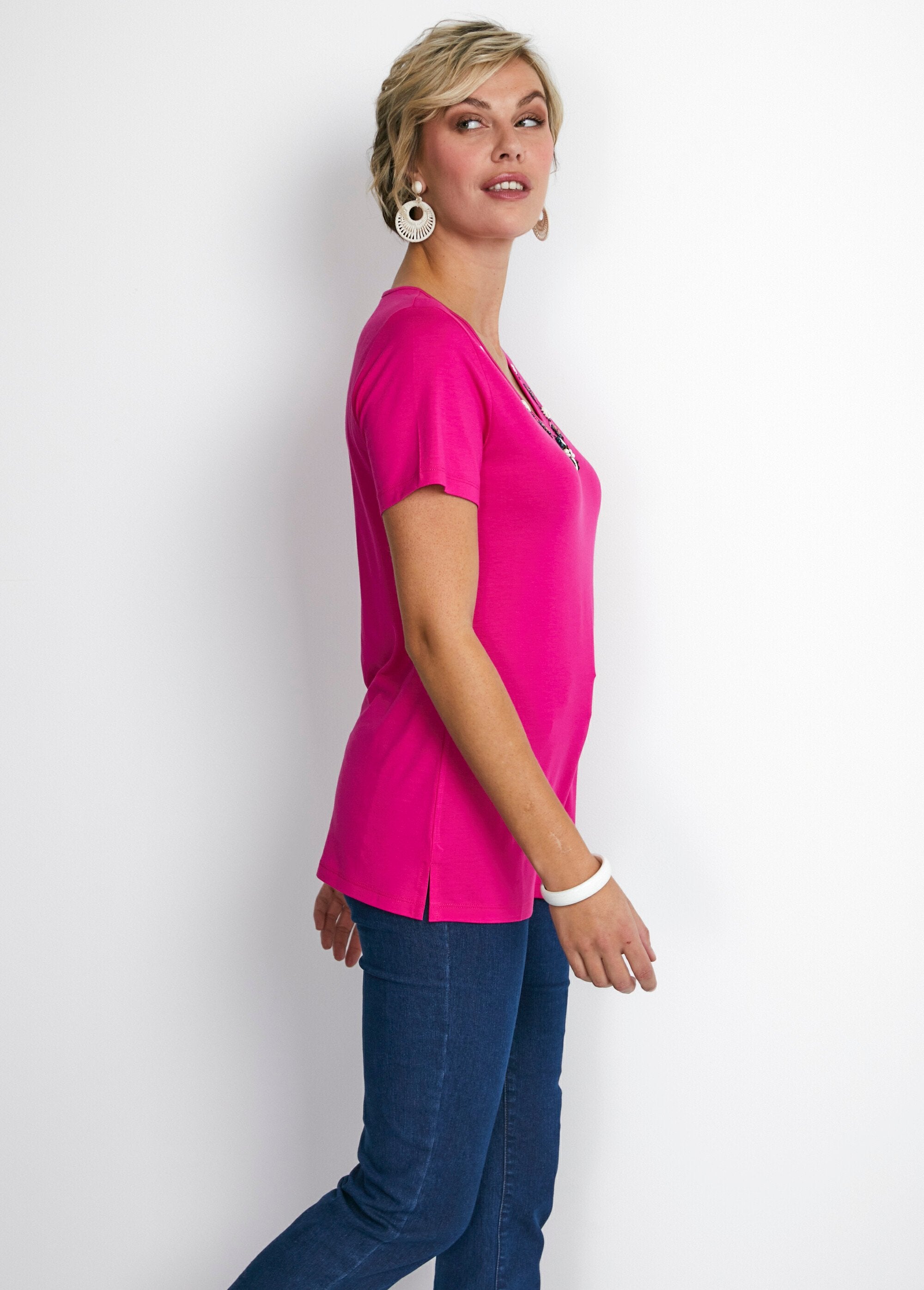 Jeweled_V-neck_long_t-shirt_Fuchsia_DR1_slim