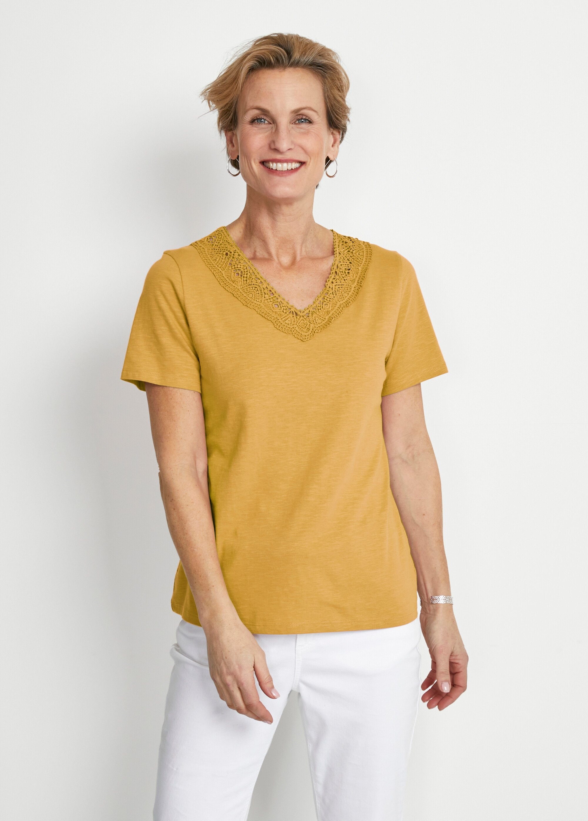 Short-sleeved_cotton_and_macramé_T-shirt_Honey_FA1_slim