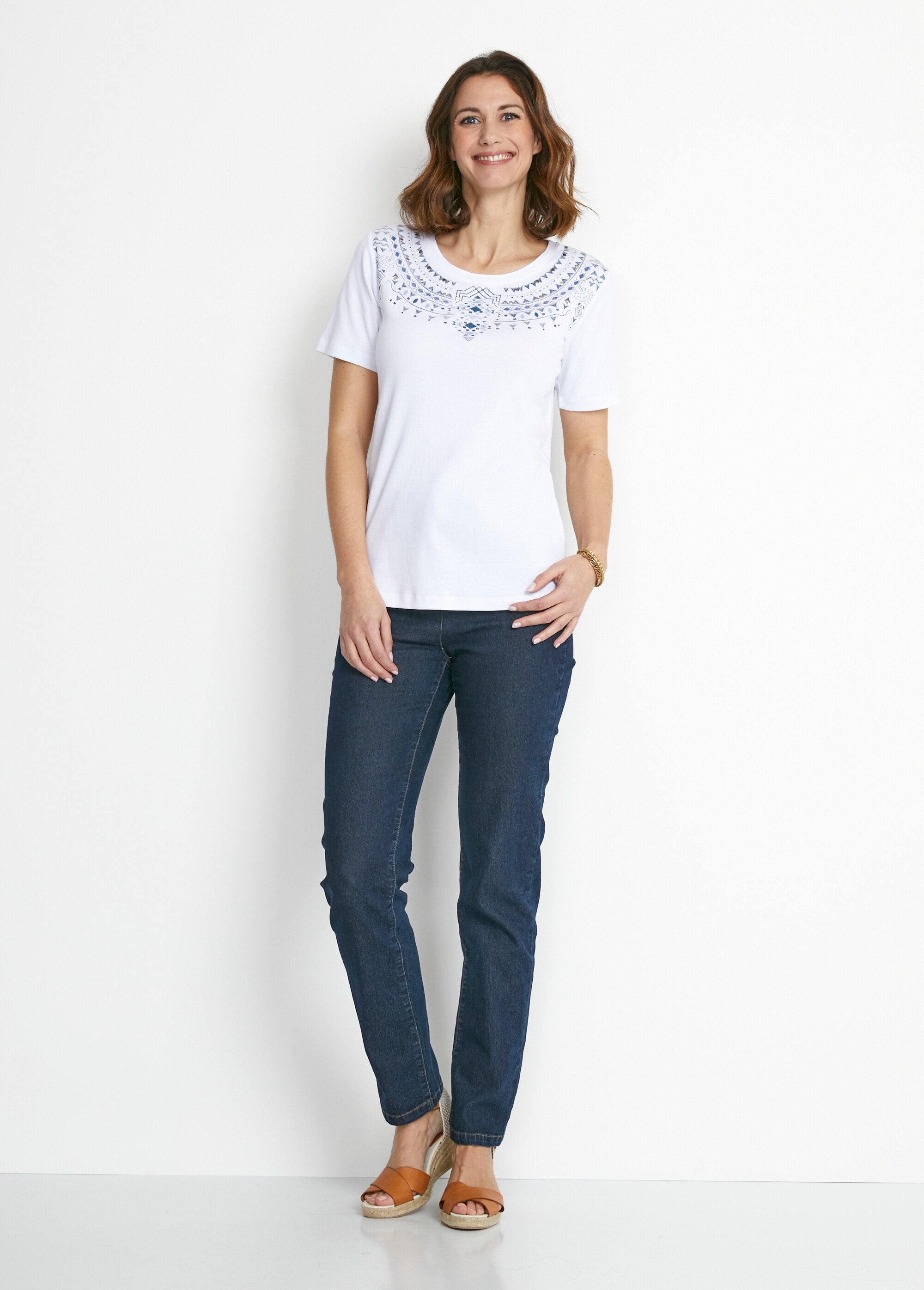 Short-sleeved_t-shirt_with_studded_pattern_collar_White_SF1_slim