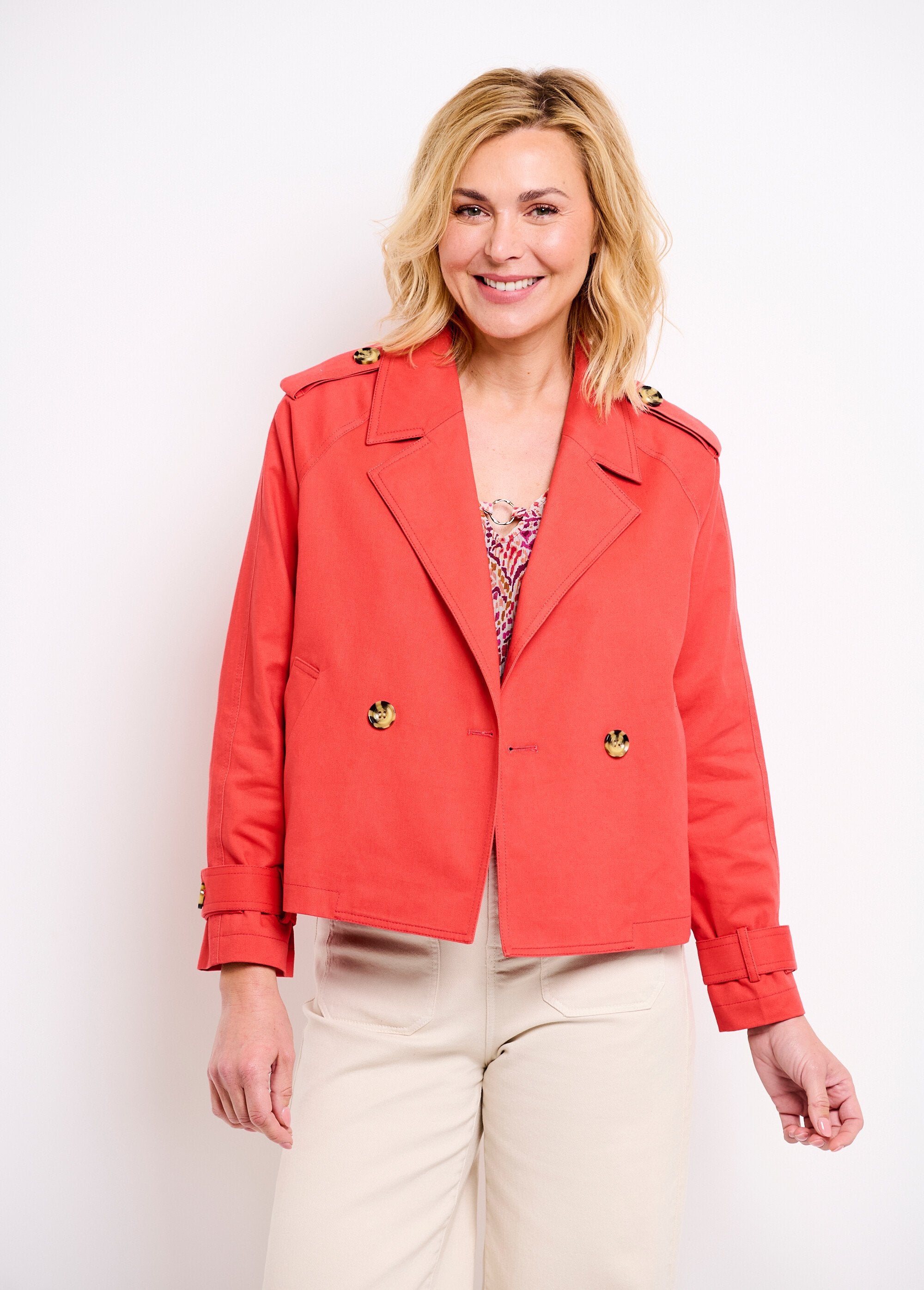 Short_double-breasted_trench_coat_in_lined_cotton_Terracotta_FA1_slim