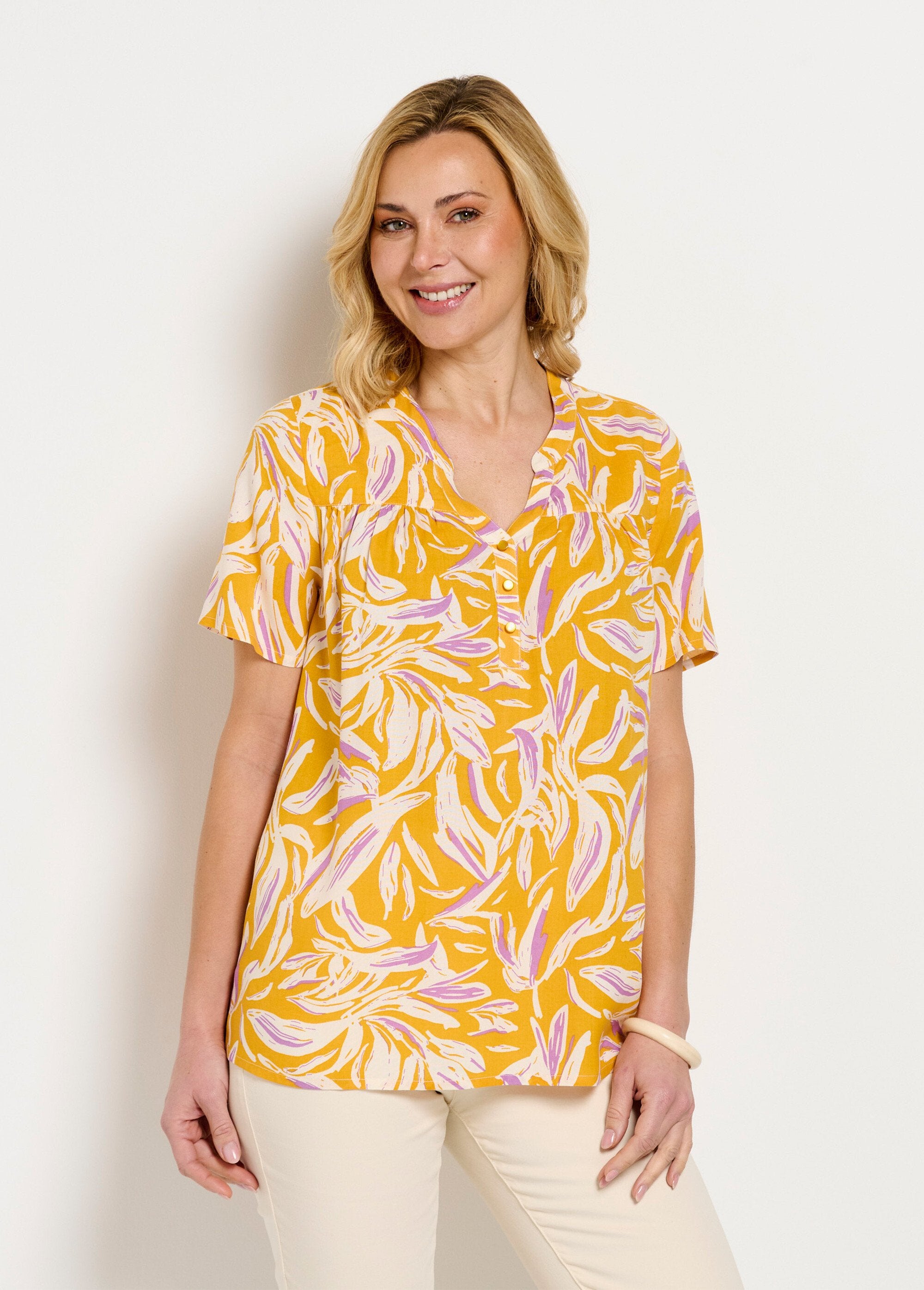 Loose_printed_buttoned_V-neck_tunic_Yellow_and_white_FA1_slim