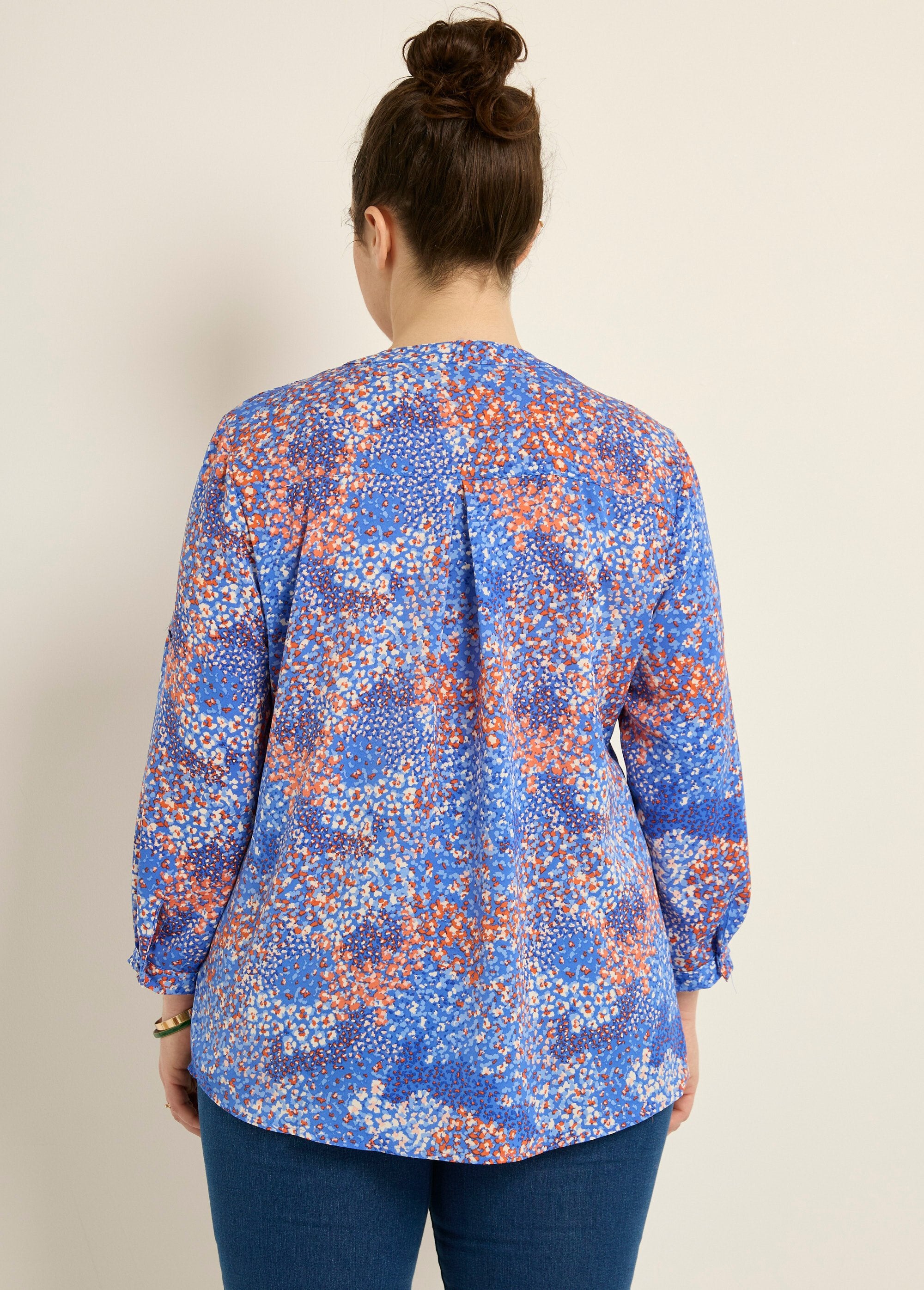 Long-sleeved_floral_V-neck_tunic_Blue_prints_DO1_curvy