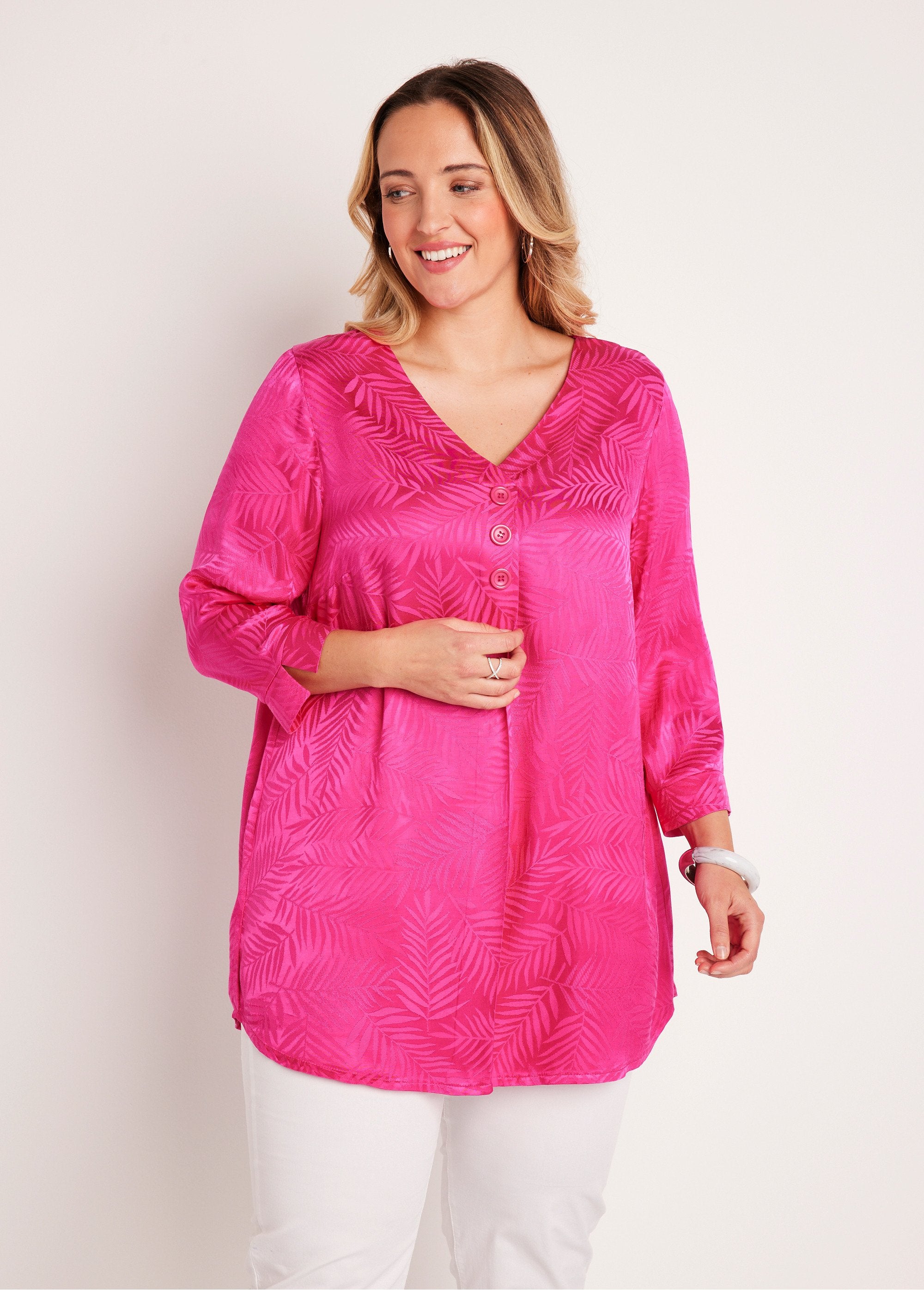 Long_V-neck_tunic_with_3/4_sleeves_Fuchsia_FA1_curvy