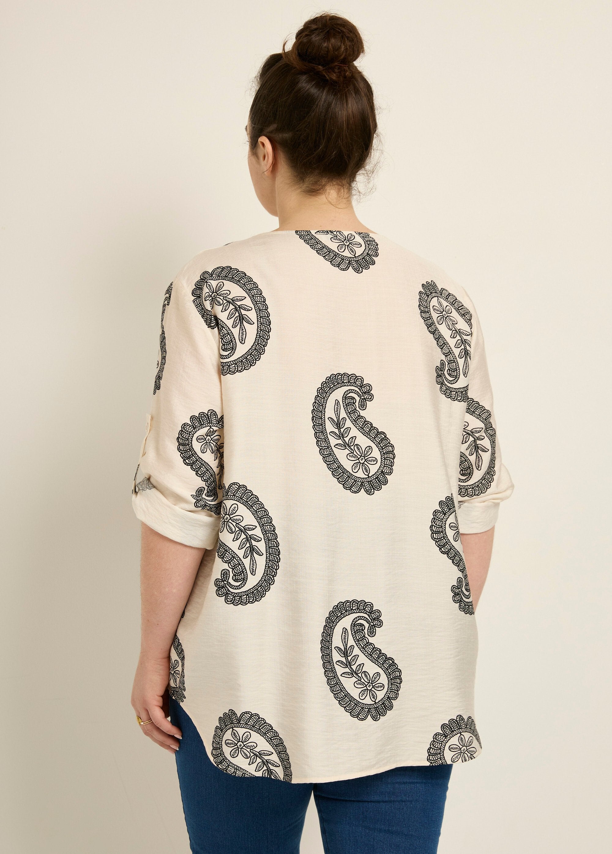 Ethnic_patterned_tunic,_long_sleeves_Ecru_DO1_curvy