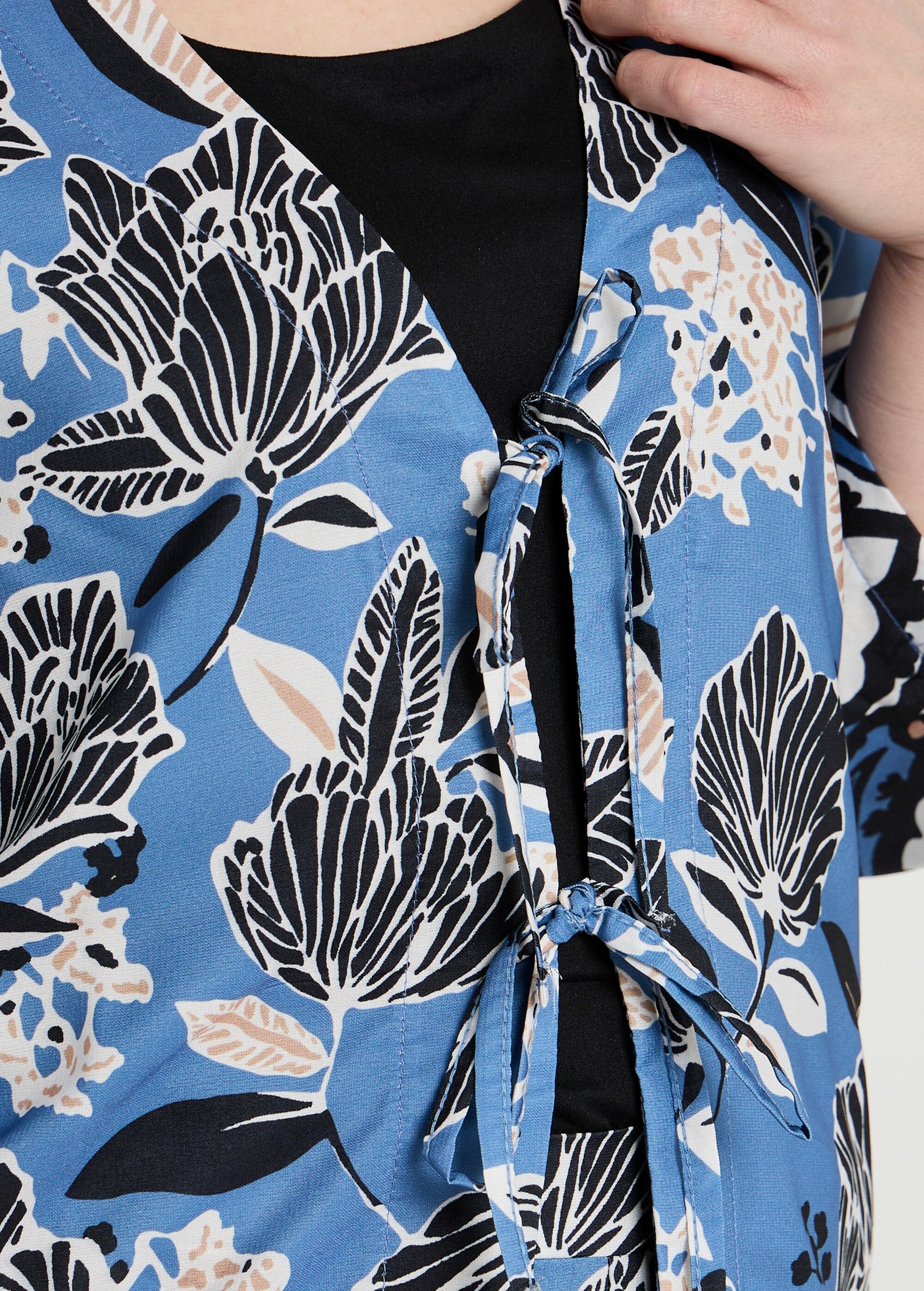 Satin_tunic_with_oriental_flower_pattern_Blue_prints_DE1_slim