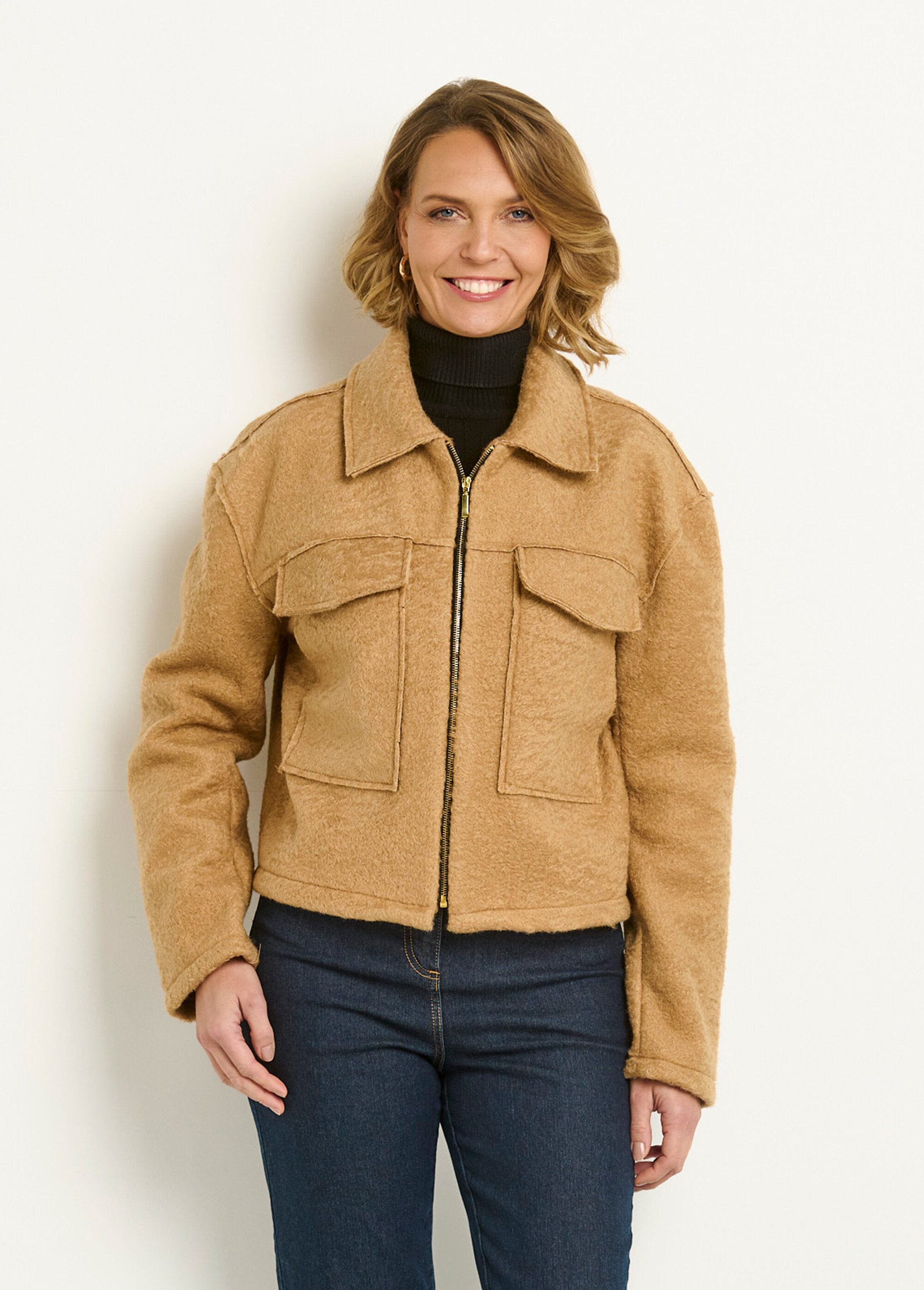 Short_zipped_jacket_in_bouclette_Camel_FA2_slim